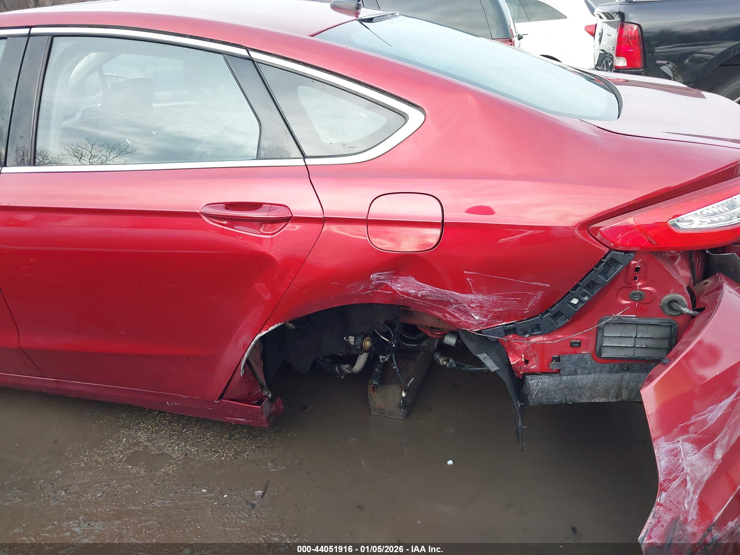 FORD FUSION image 6
