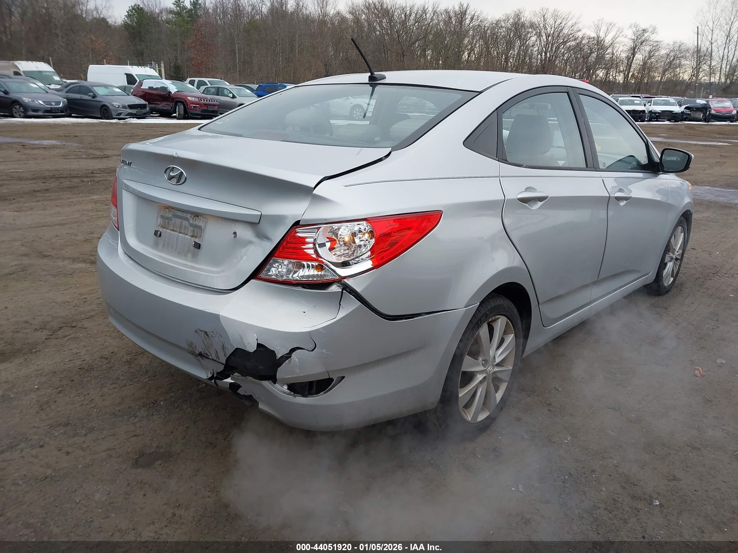 HYUNDAI ACCENT image 4
