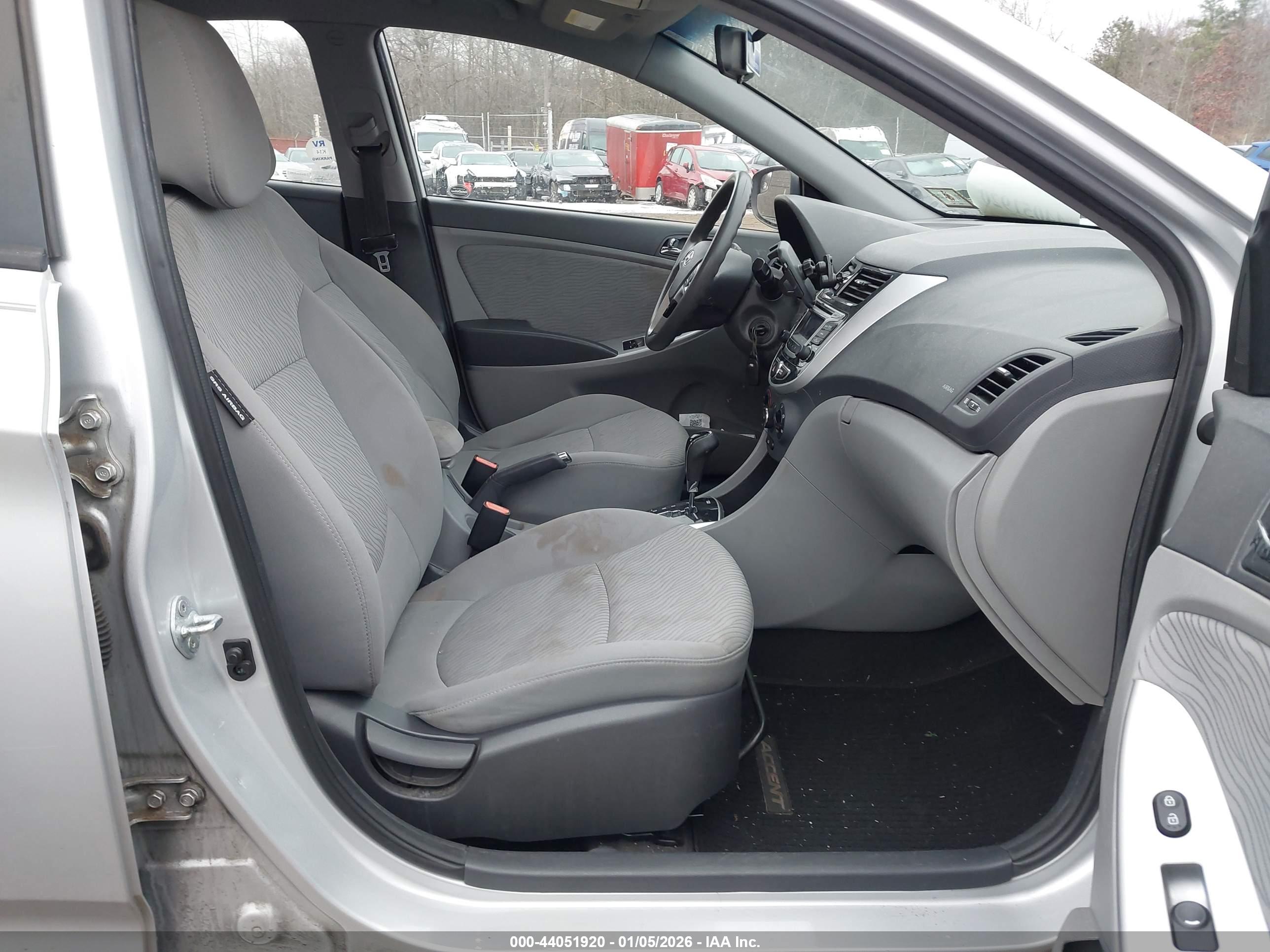 HYUNDAI ACCENT image 5