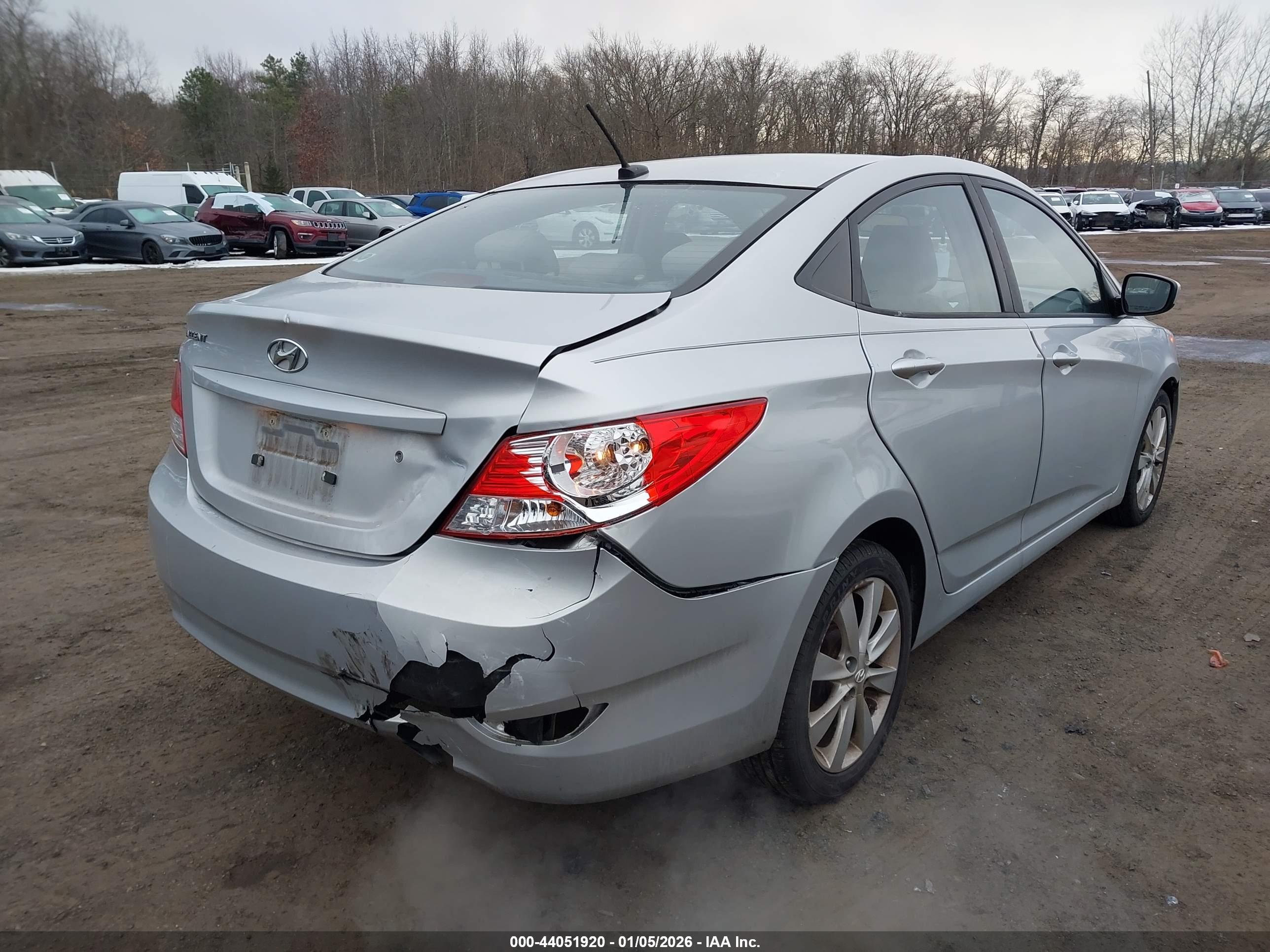 HYUNDAI ACCENT image 6