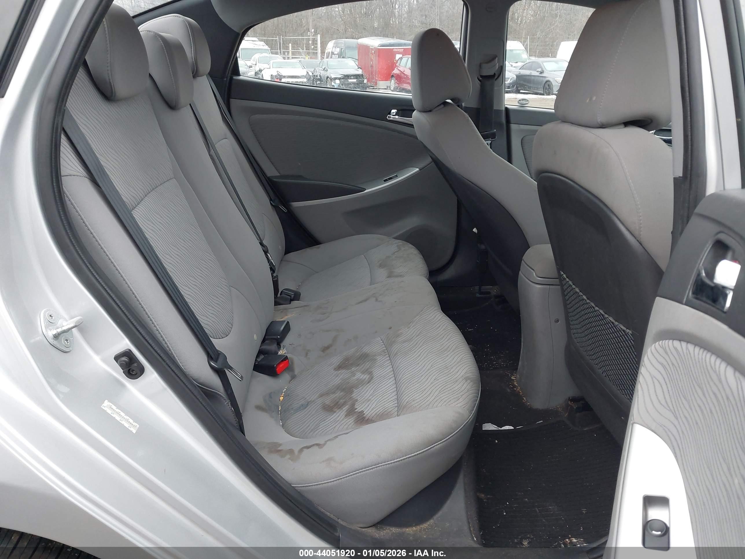 HYUNDAI ACCENT image 8