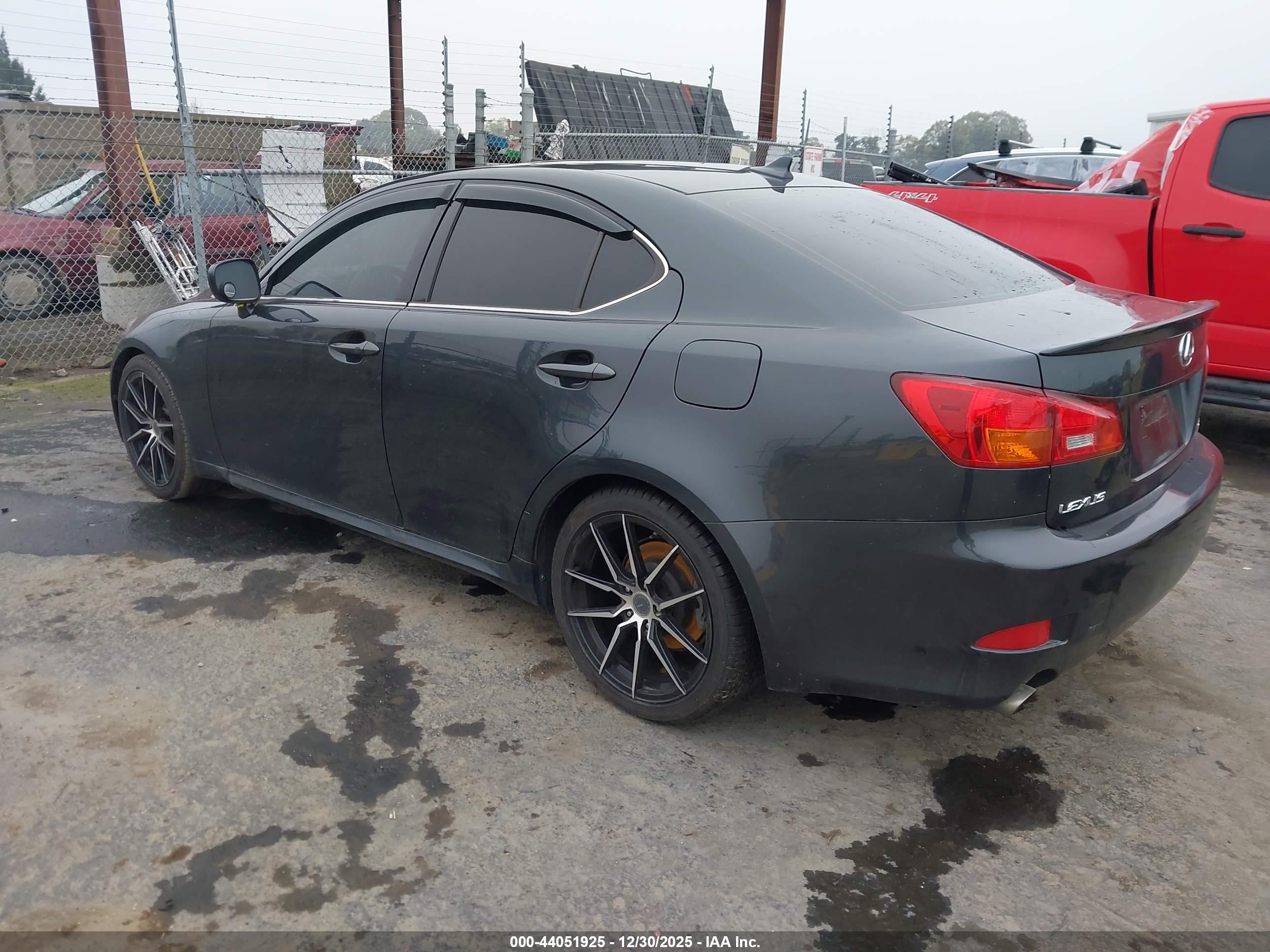 LEXUS IS image 3