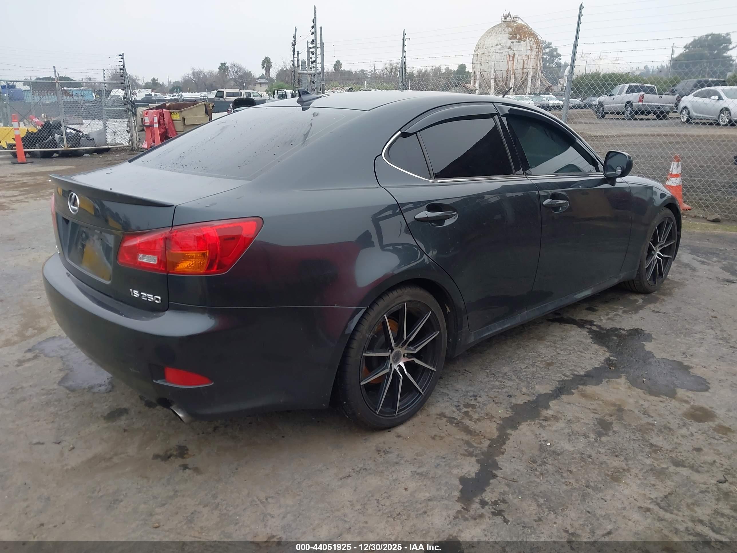 LEXUS IS image 4