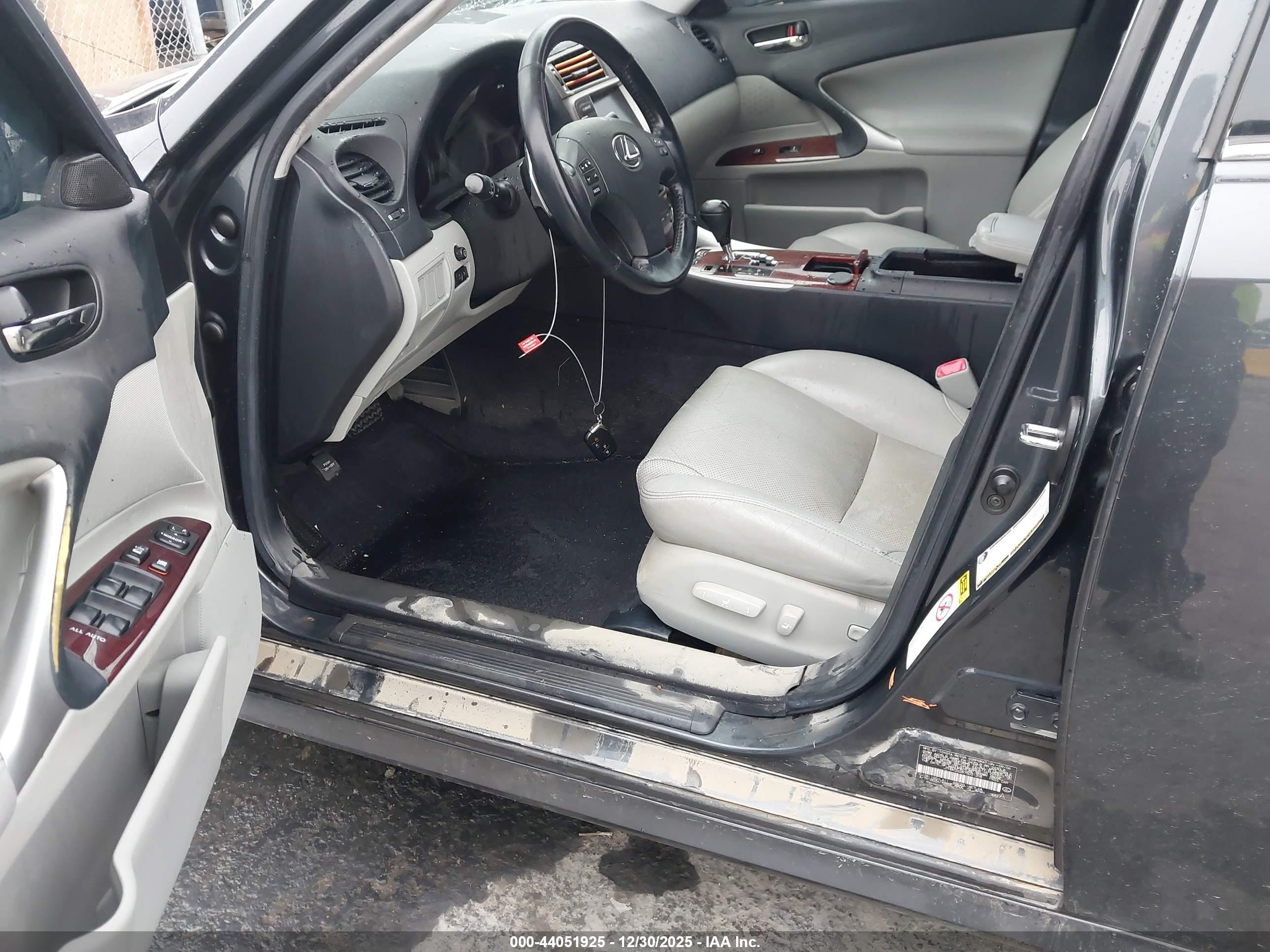 LEXUS IS image 6