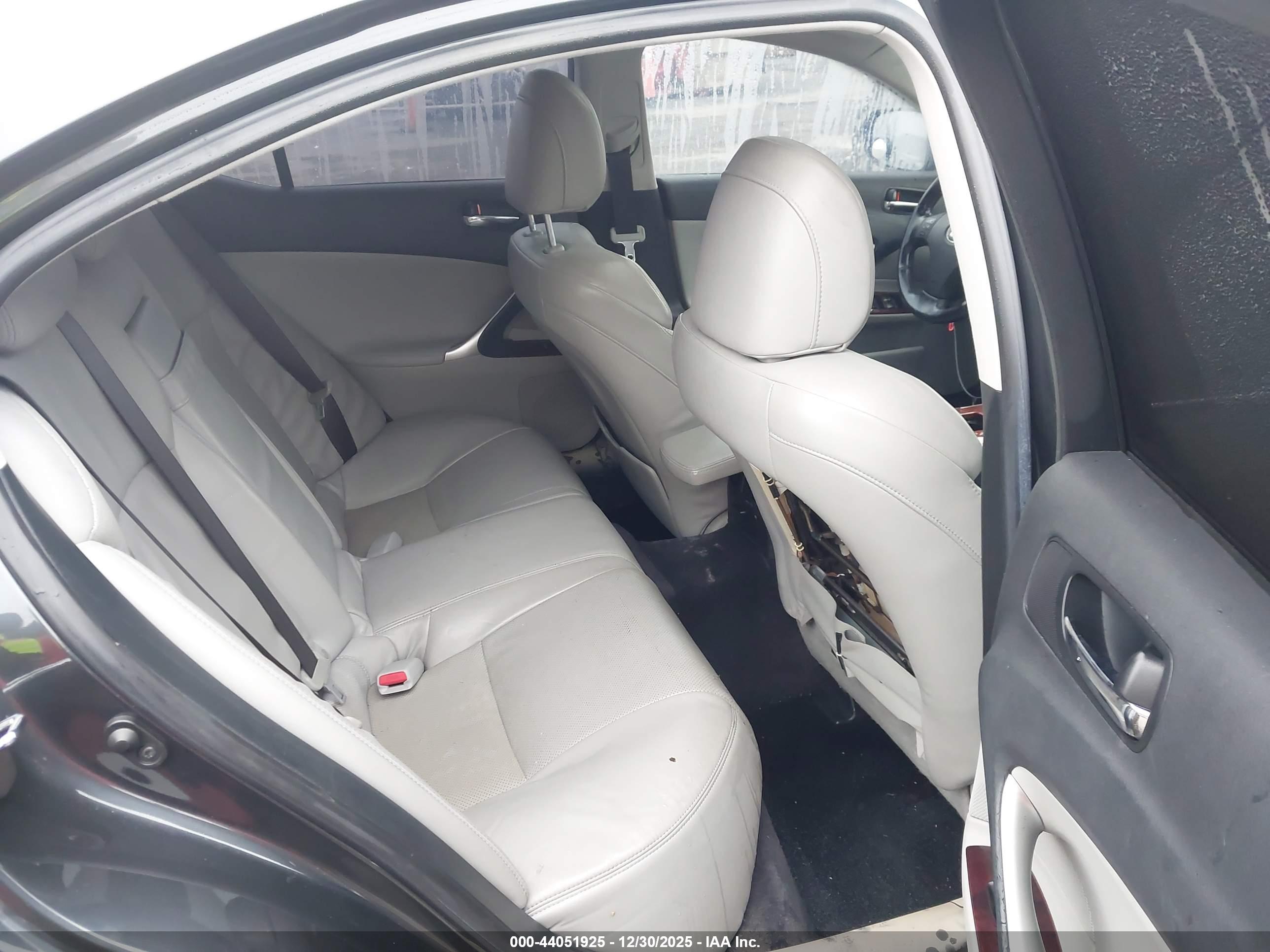 LEXUS IS image 8