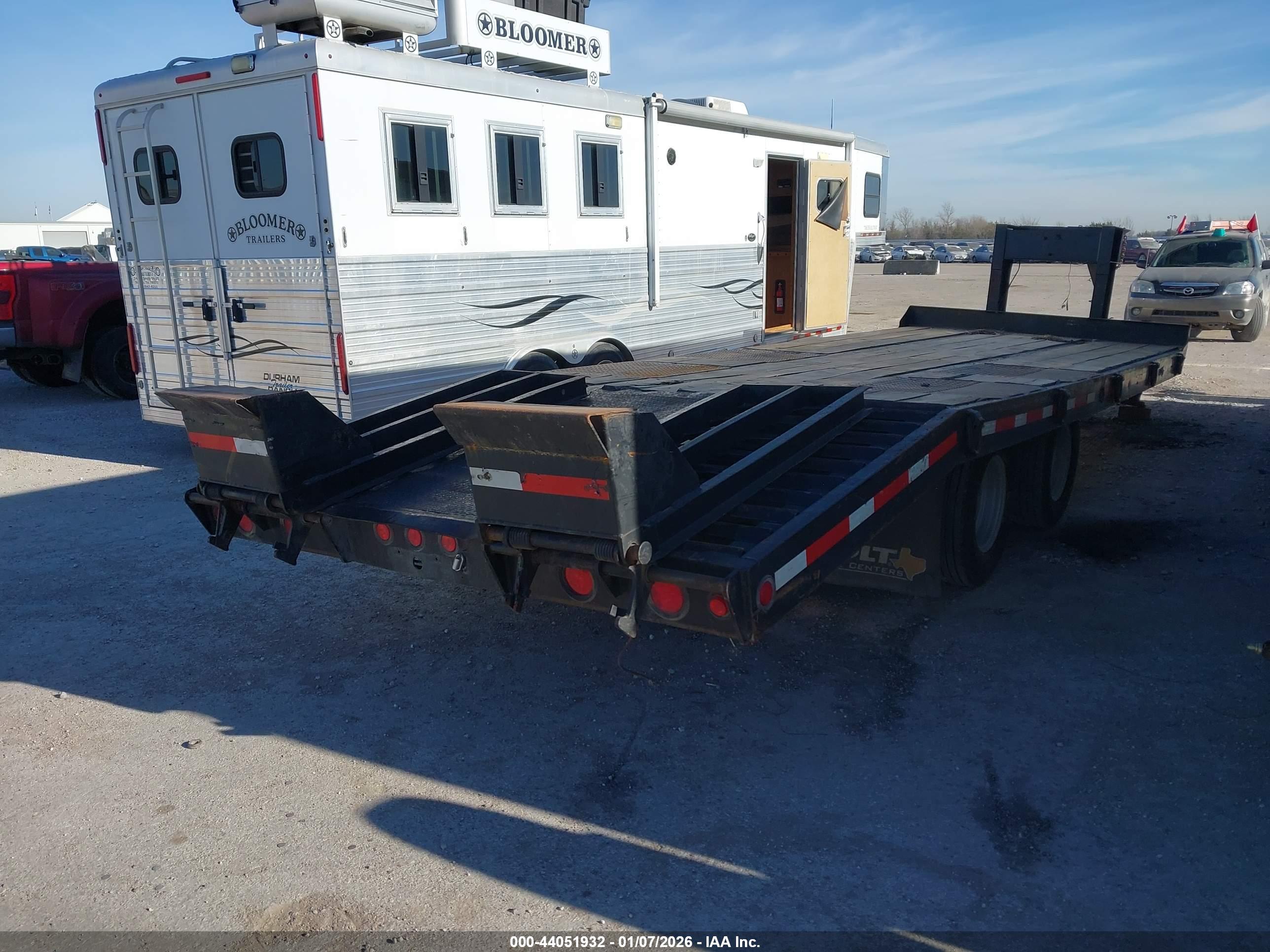 INTERSTATE TRAILERS image 4