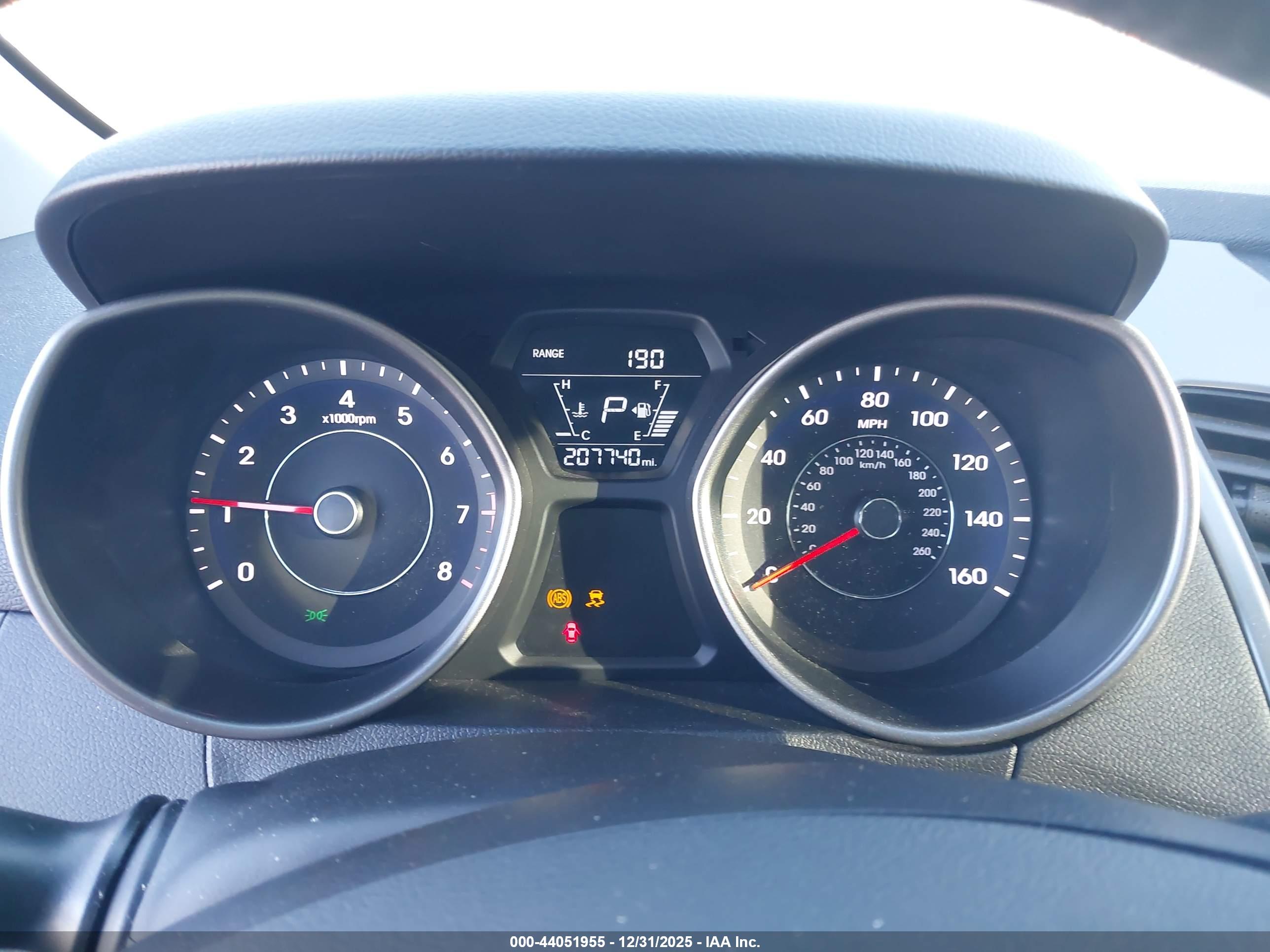 HYUNDAI ELANTRA image 7