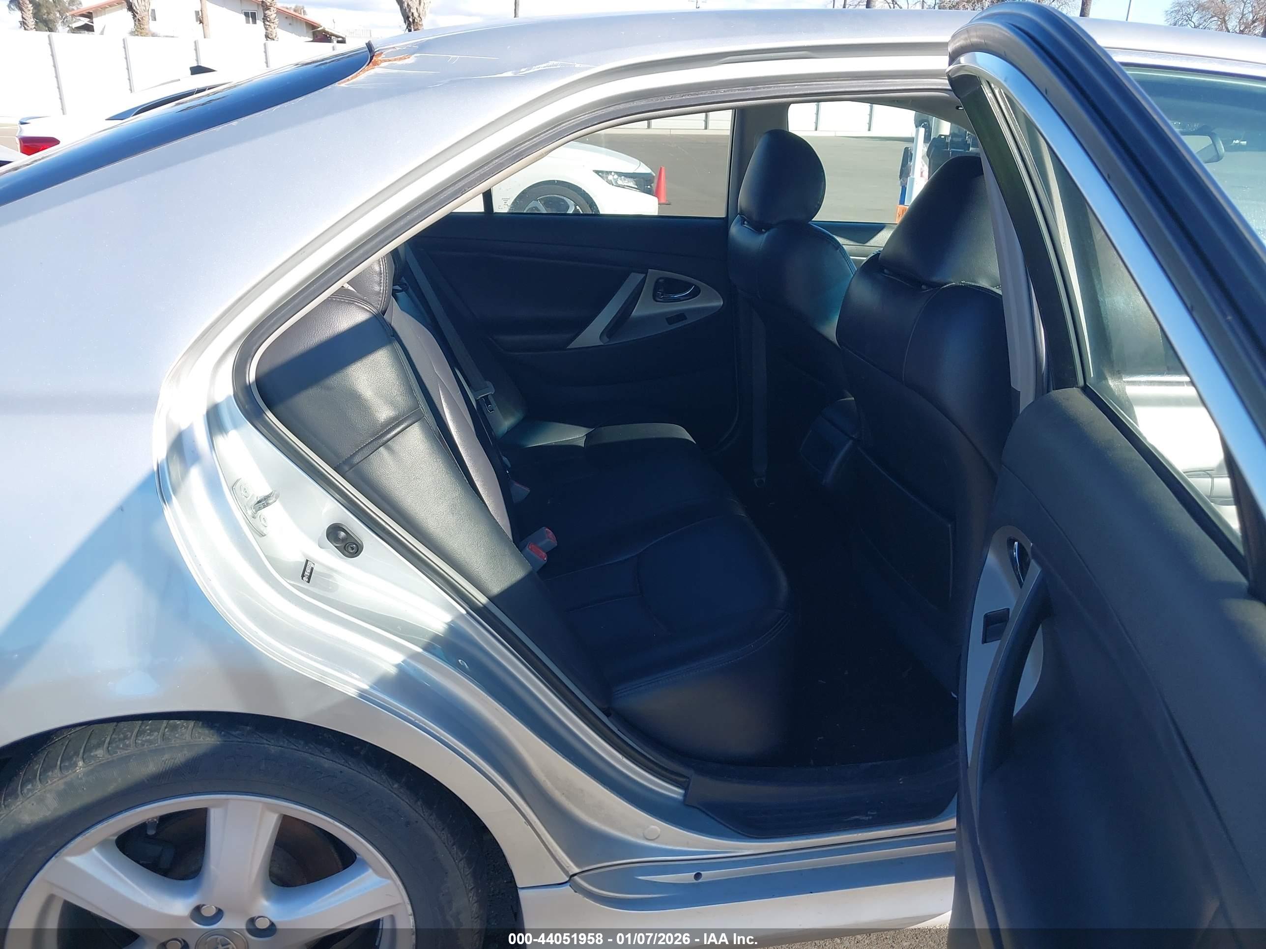 TOYOTA CAMRY image 8