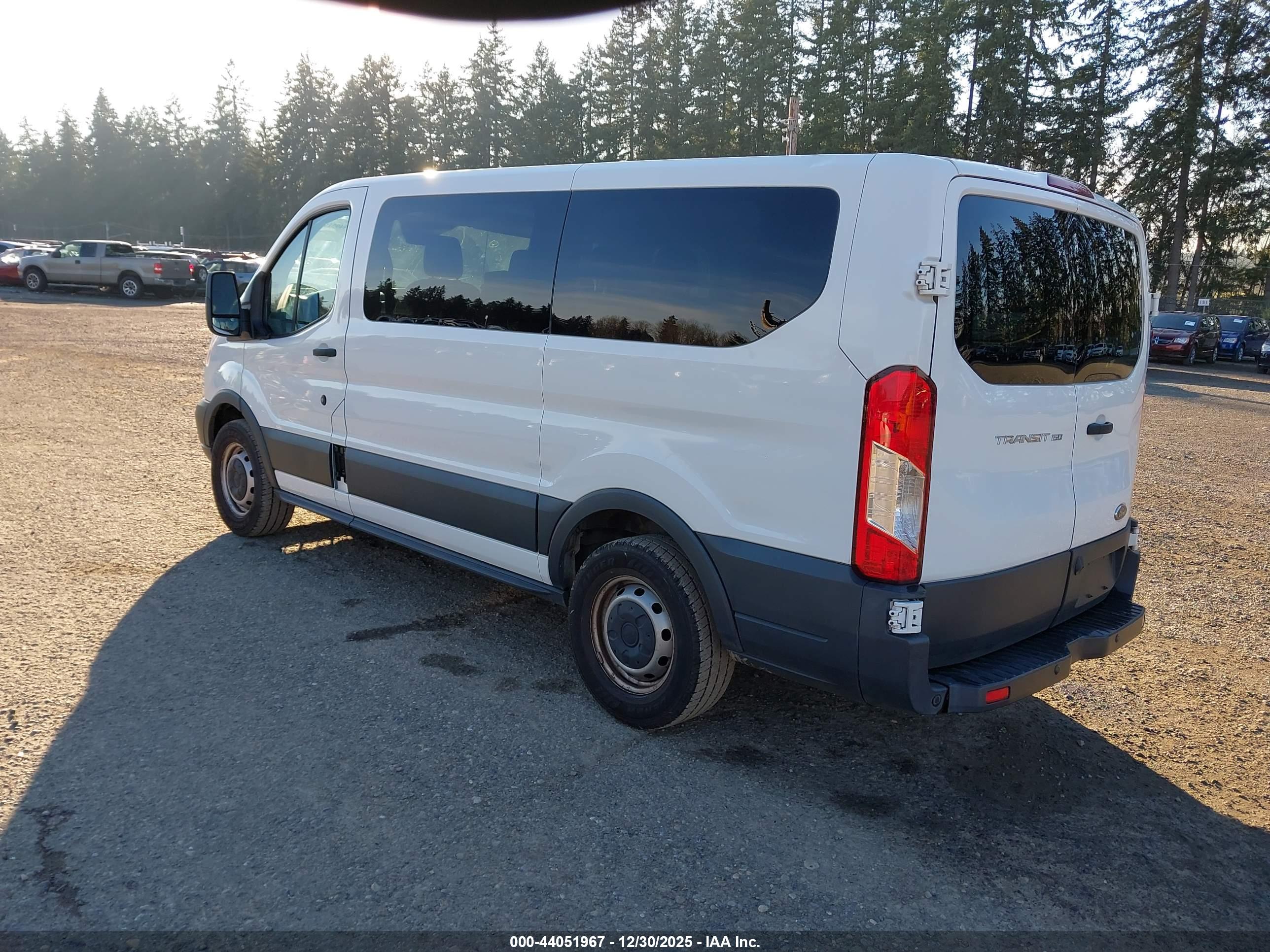 FORD TRANSIT-150 image 3