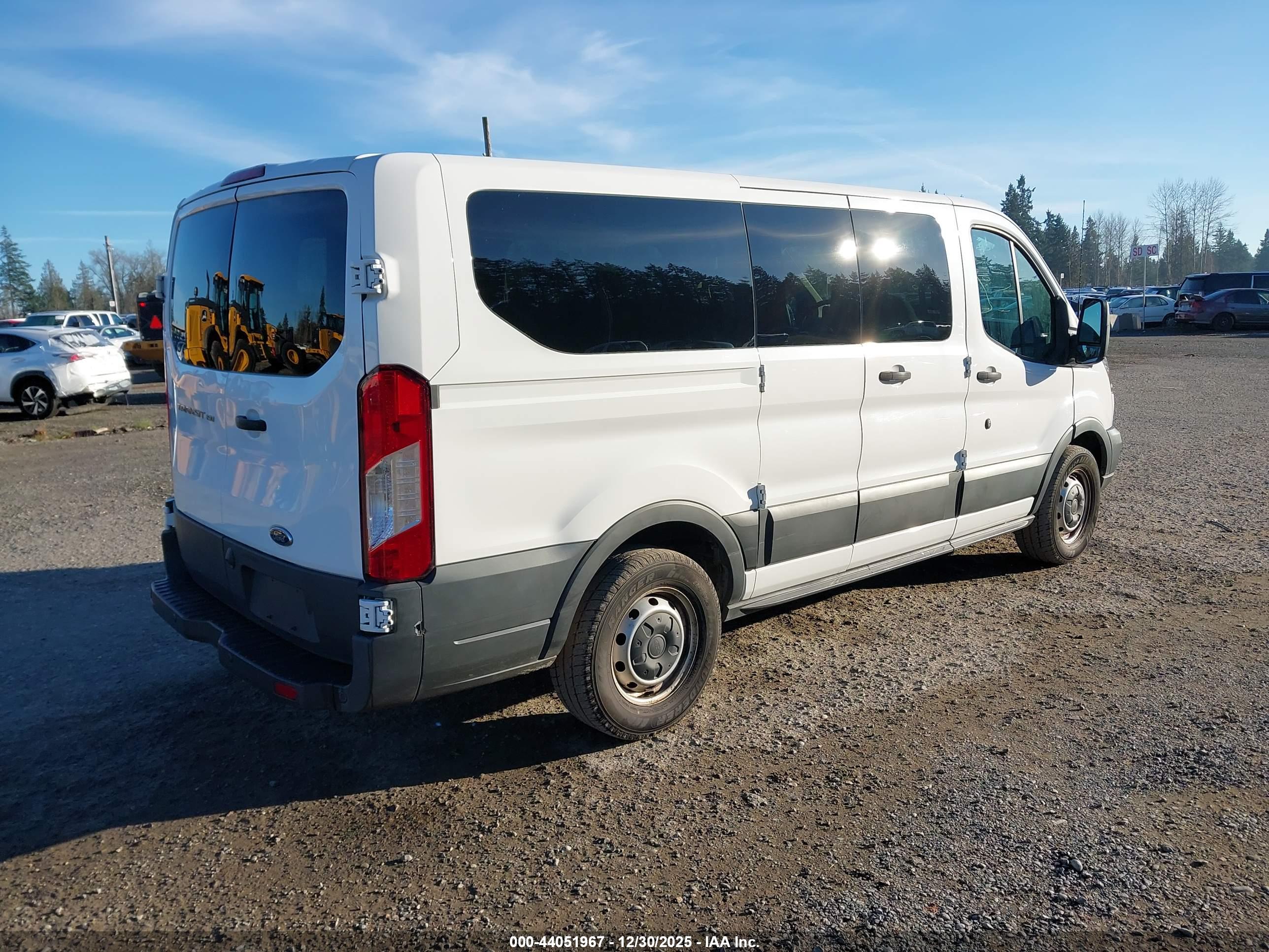 FORD TRANSIT-150 image 4