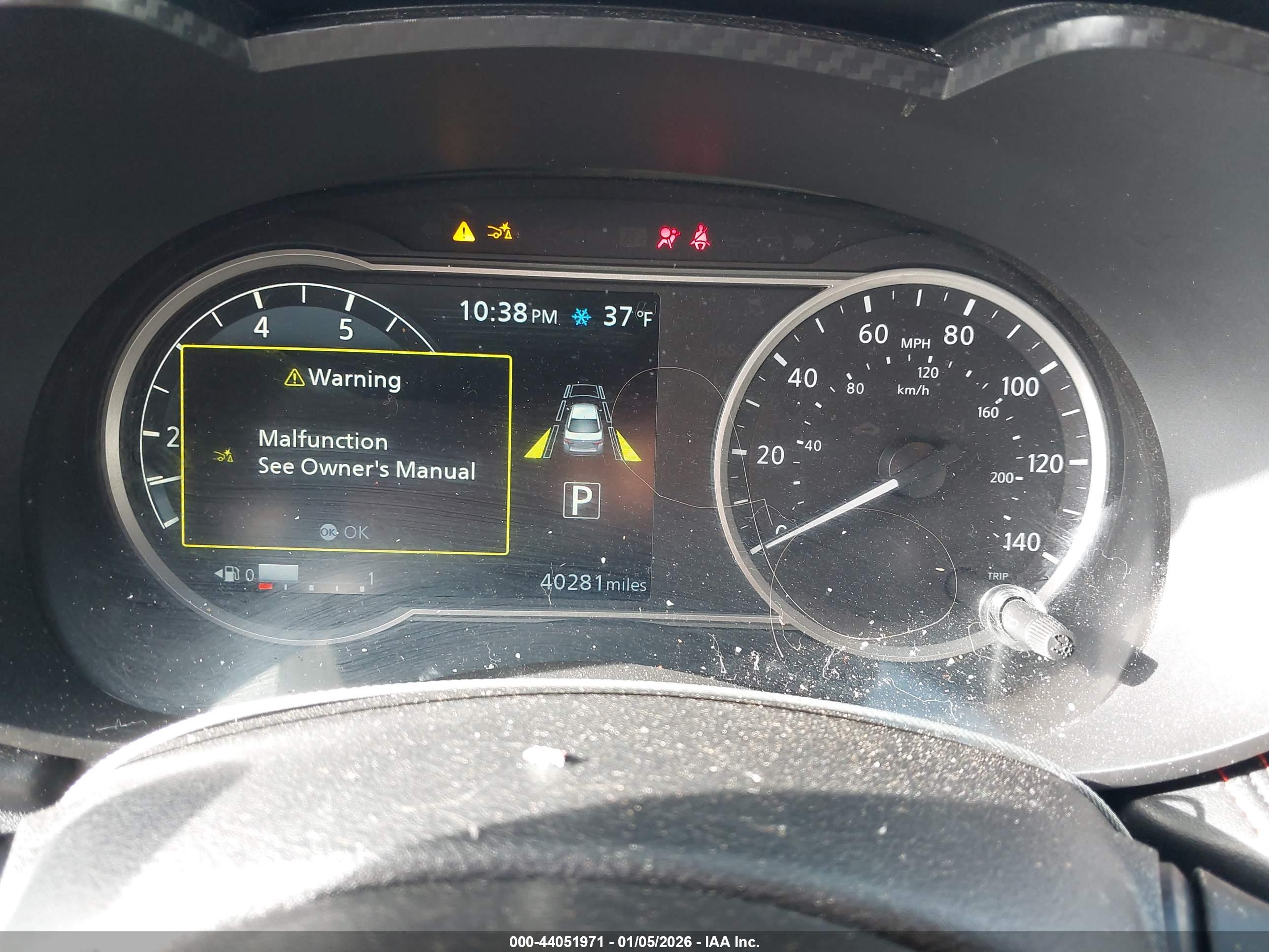 NISSAN VERSA image 7
