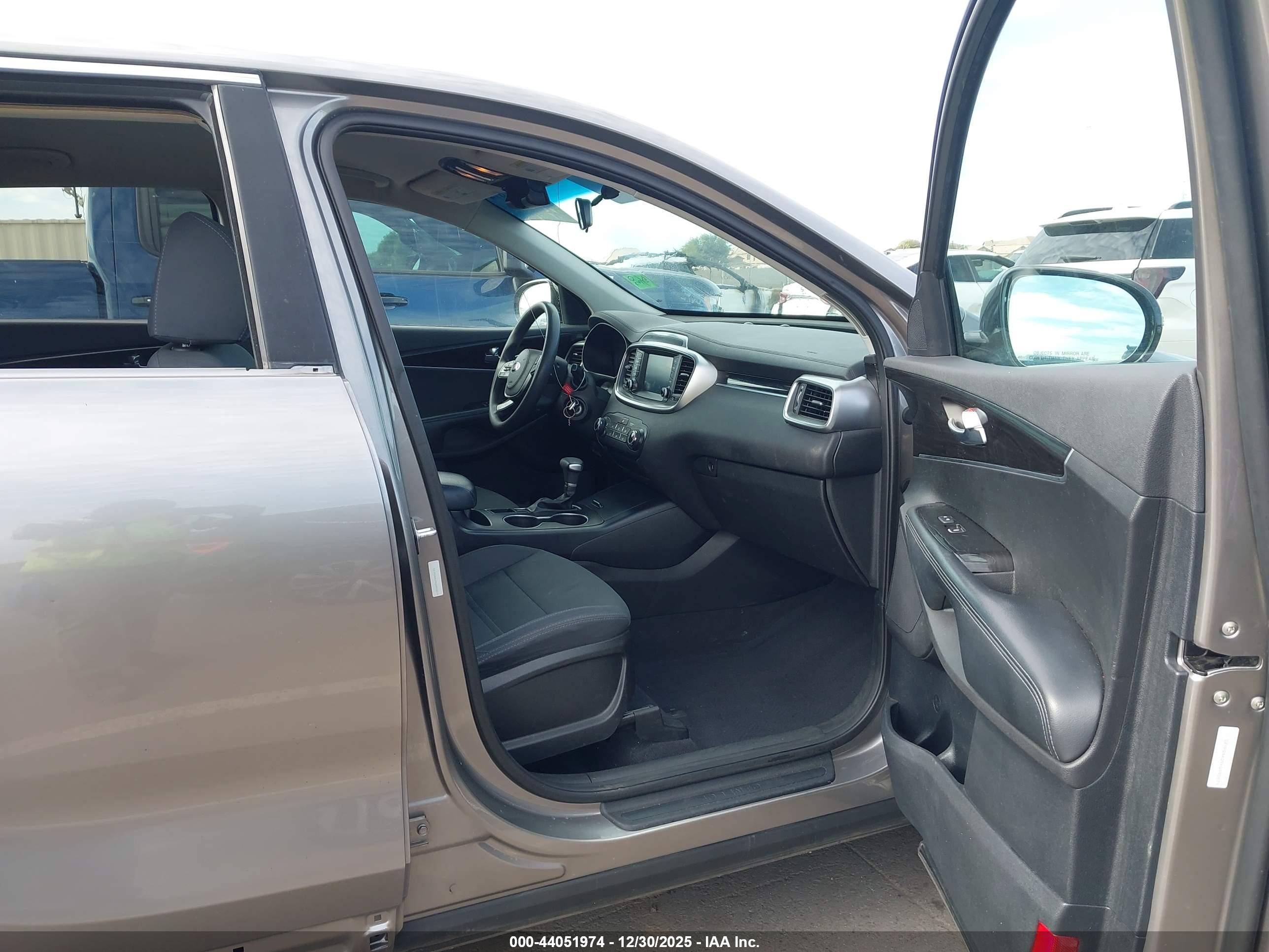 KIA SORENTO image 5