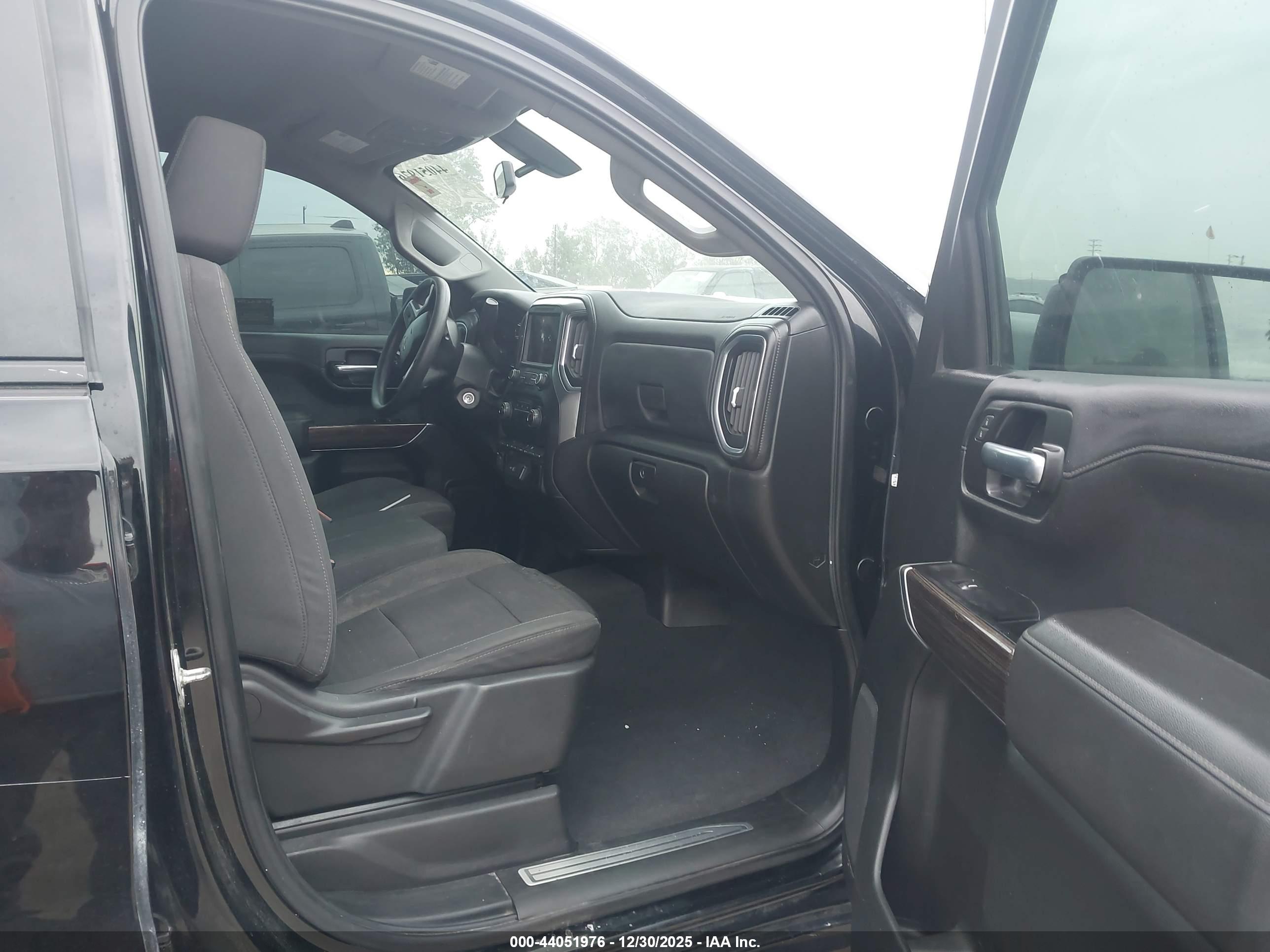 CHEVROLET SILVERADO image 5