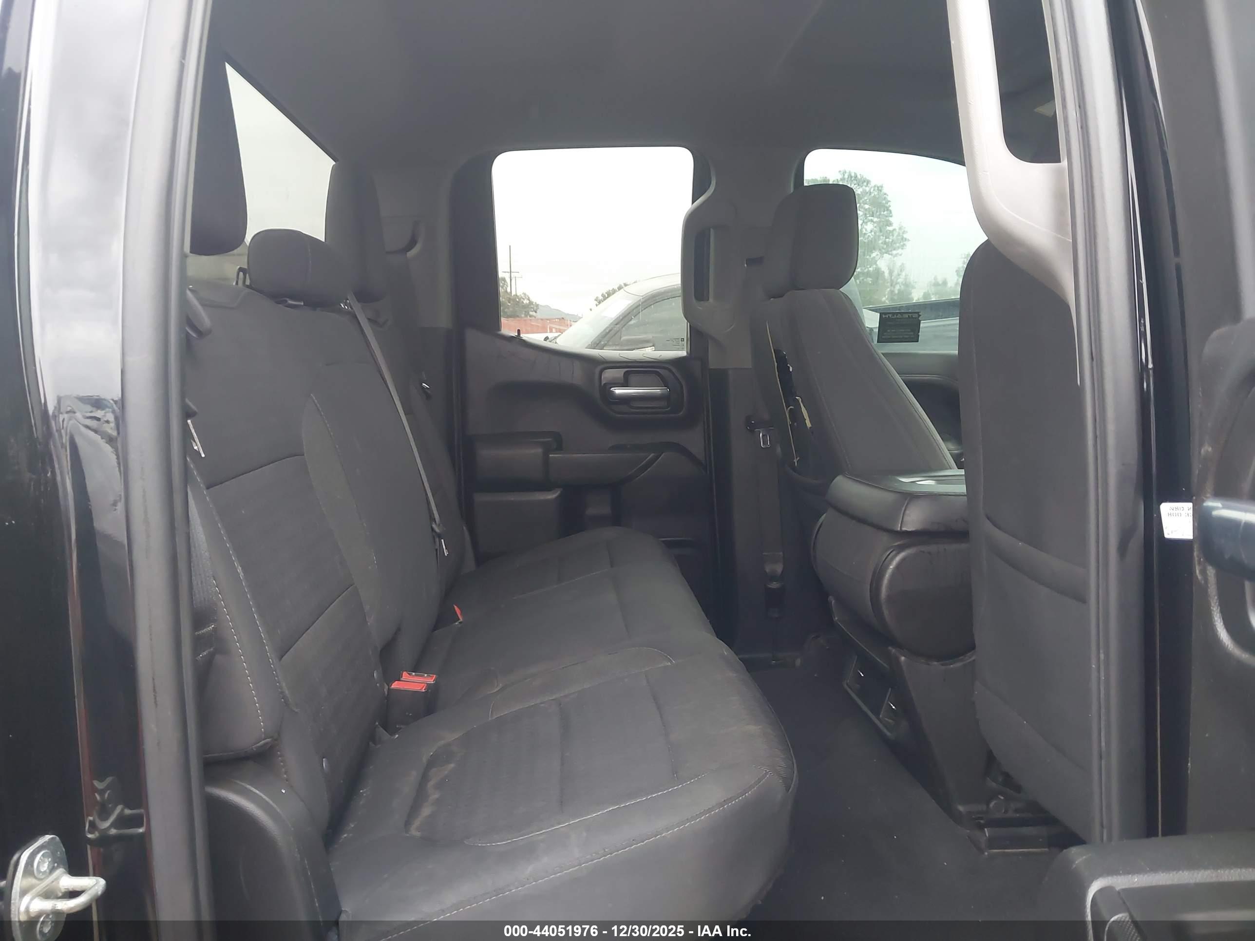 CHEVROLET SILVERADO image 8