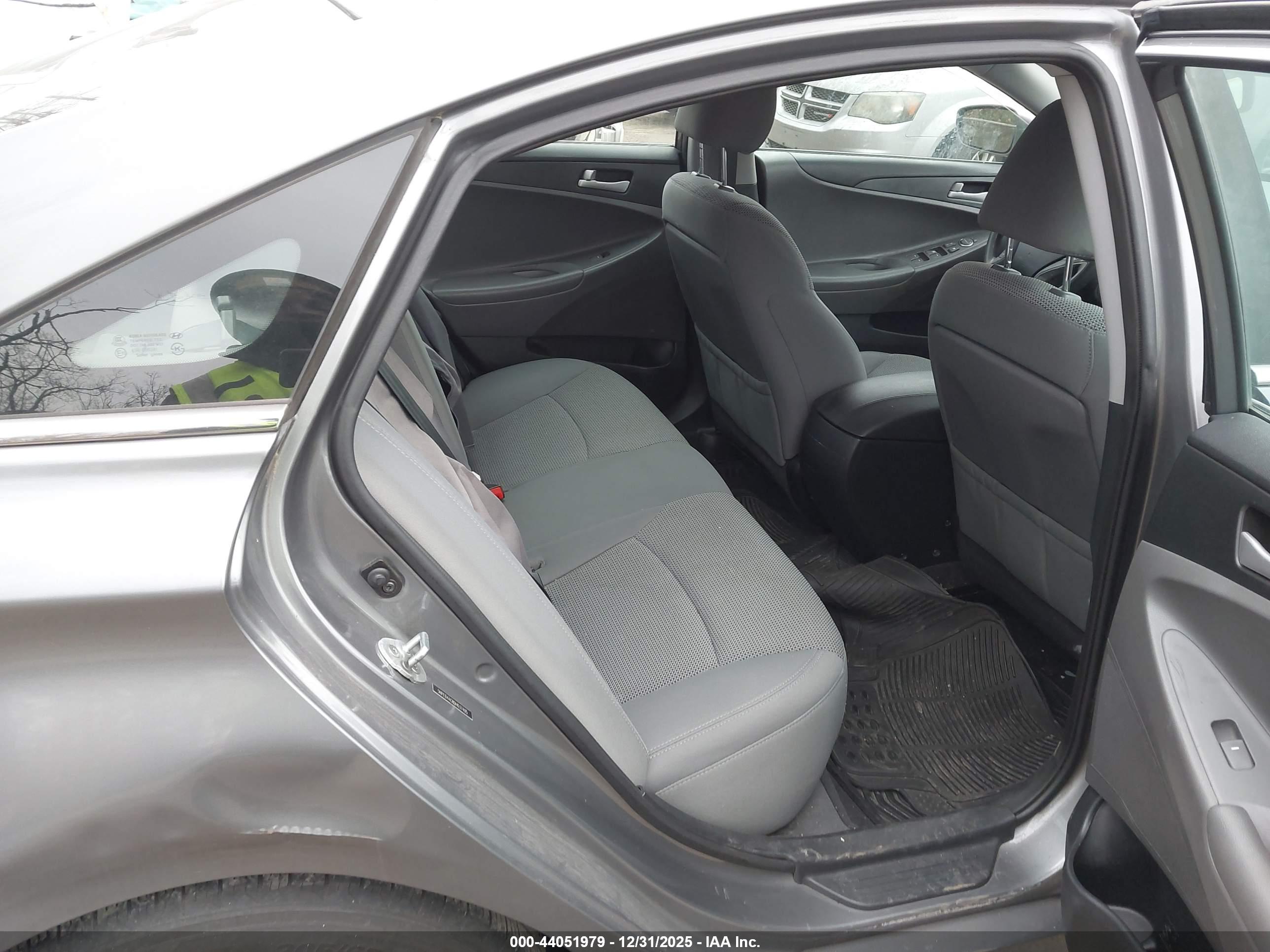 HYUNDAI SONATA image 8