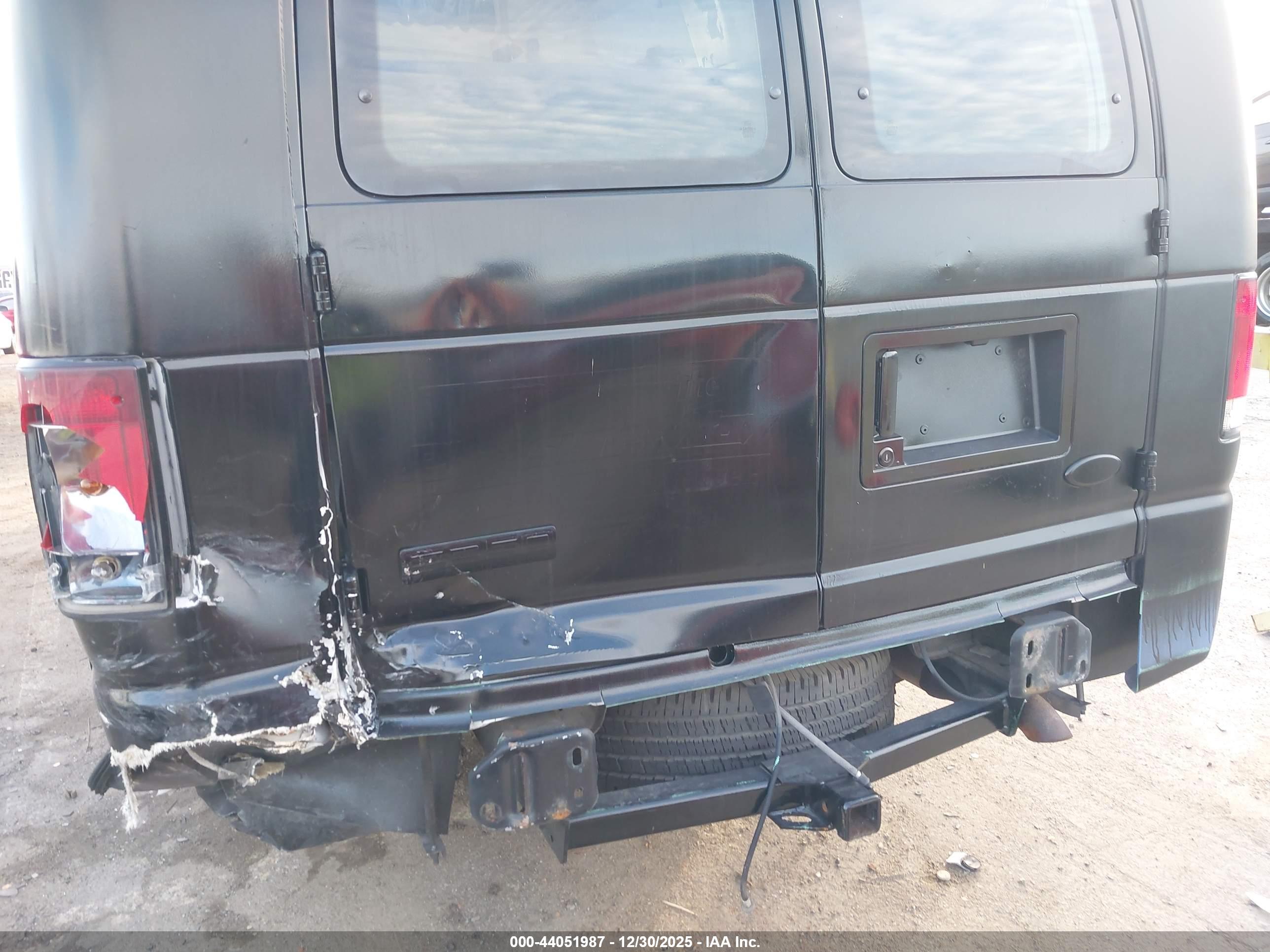 FORD E-350 image 6
