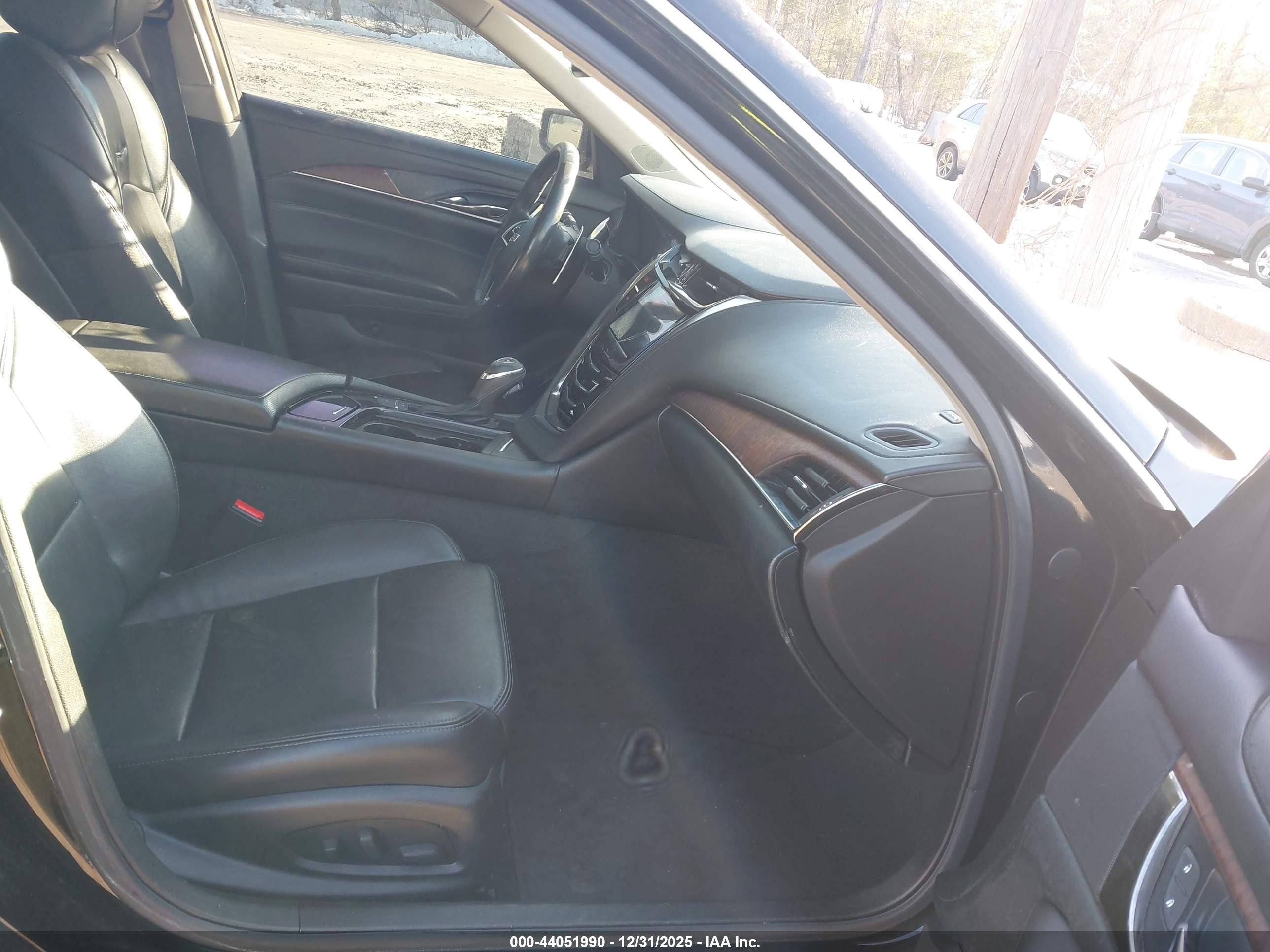 CADILLAC CTS image 5