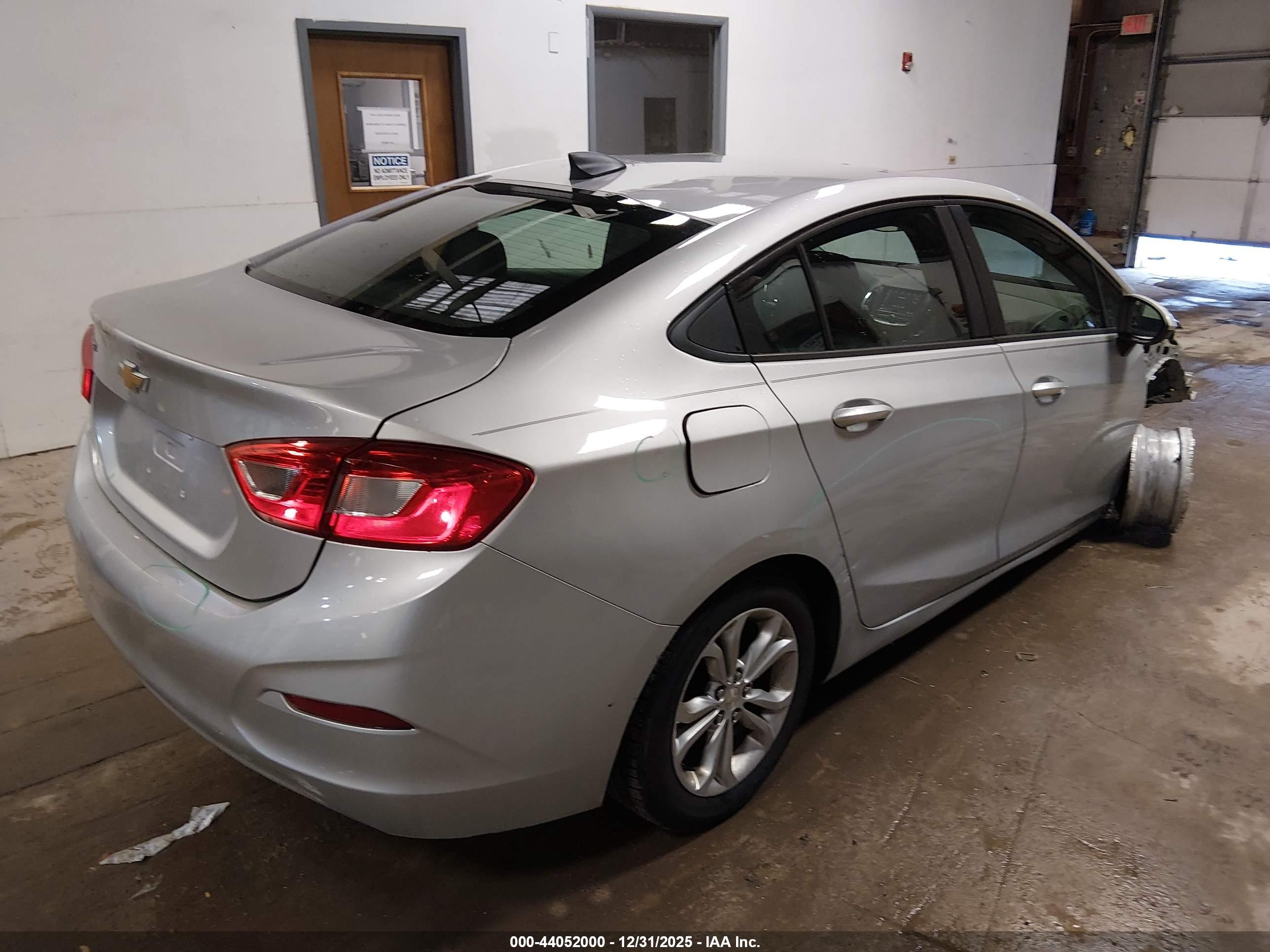 CHEVROLET CRUZE image 4