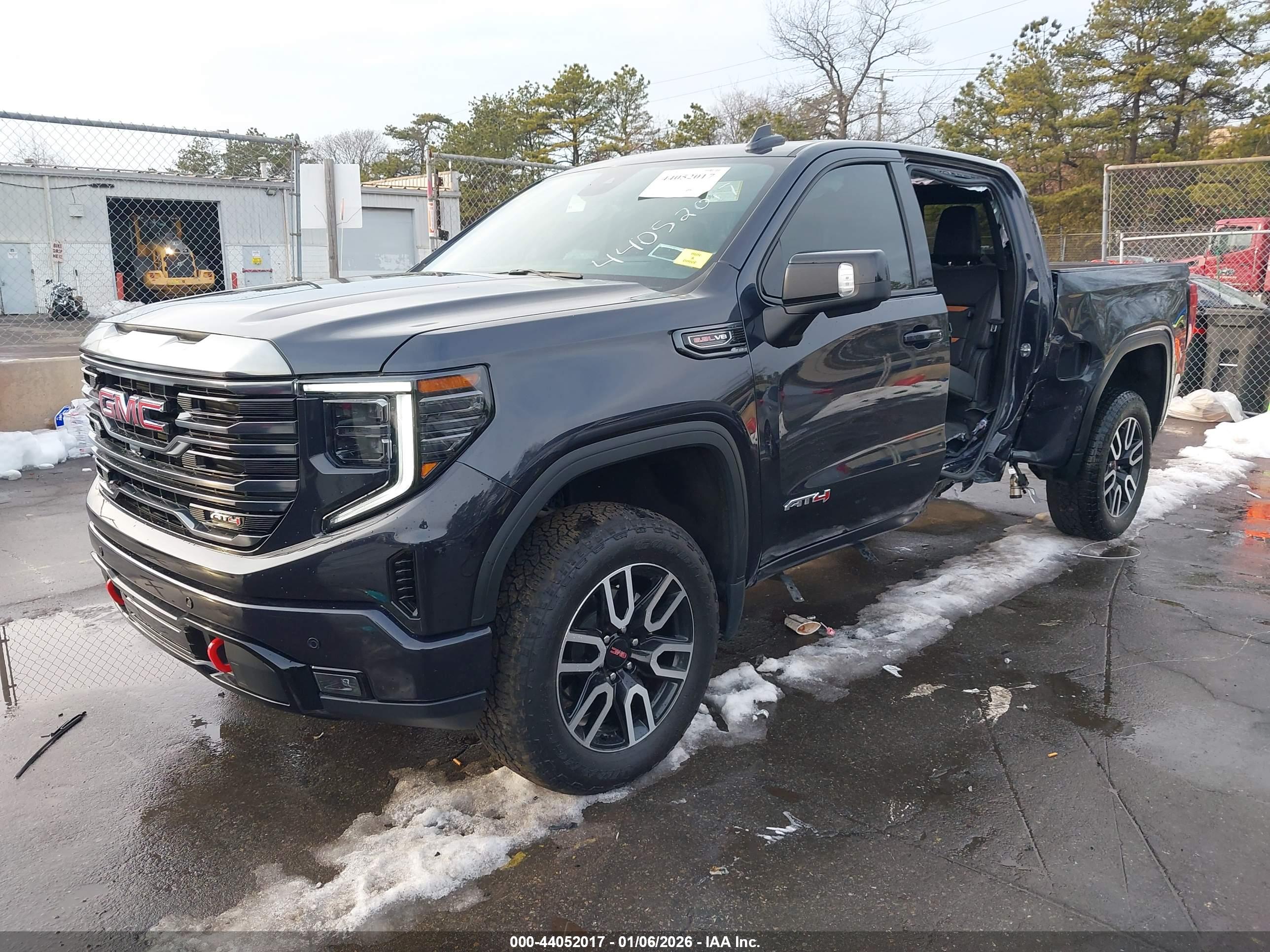 GMC SIERRA image 2