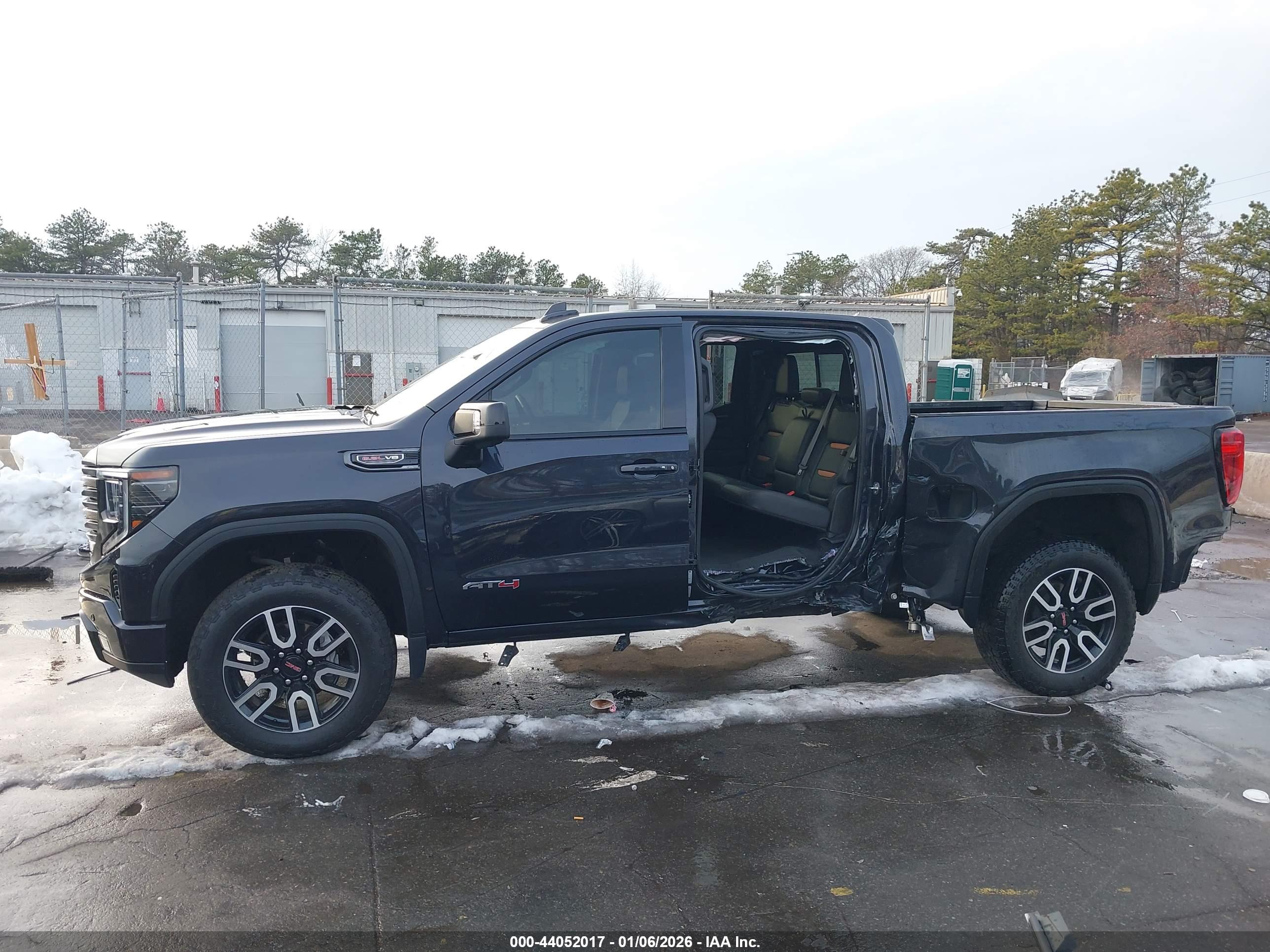 GMC SIERRA image 6