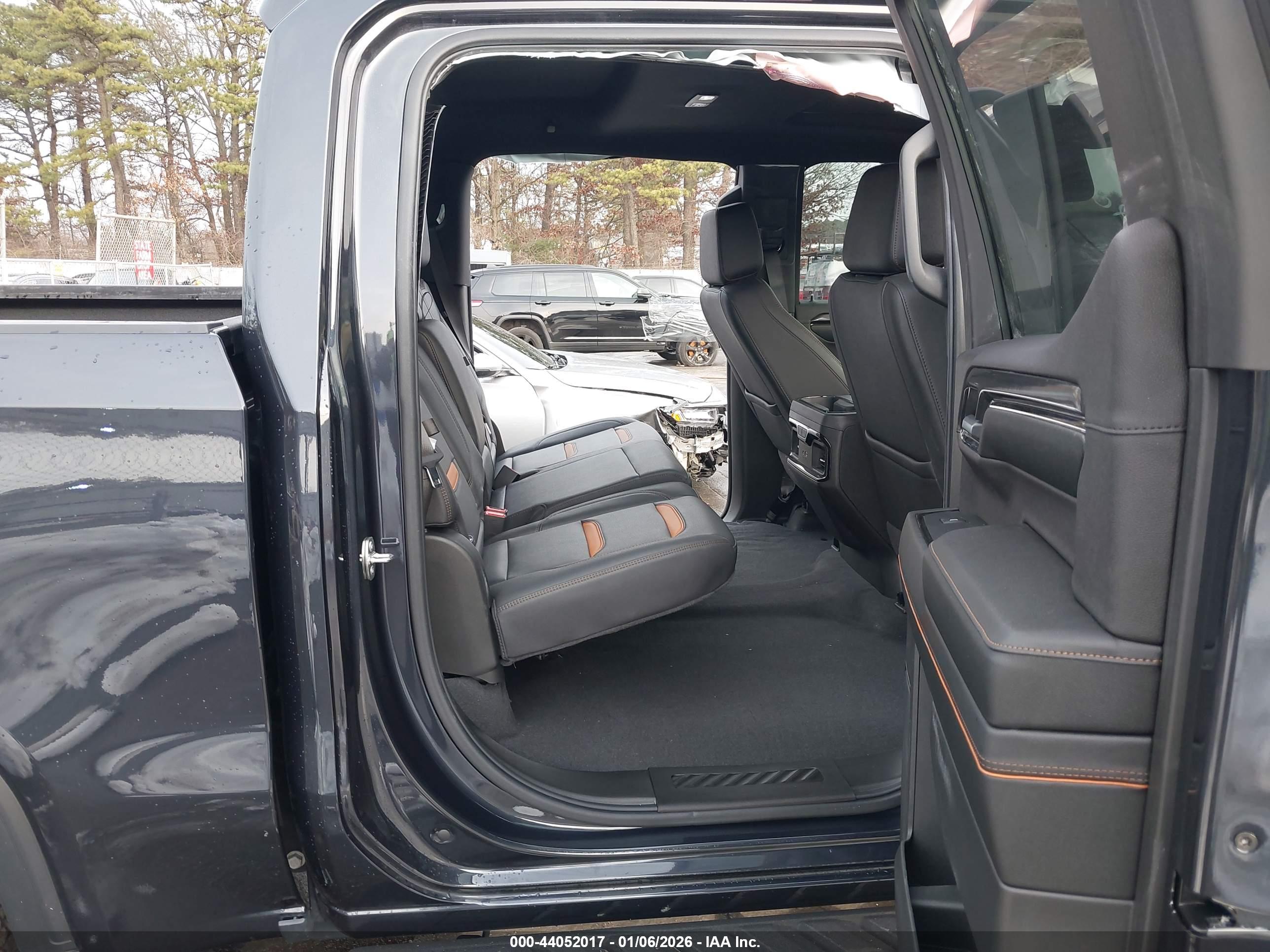 GMC SIERRA image 8