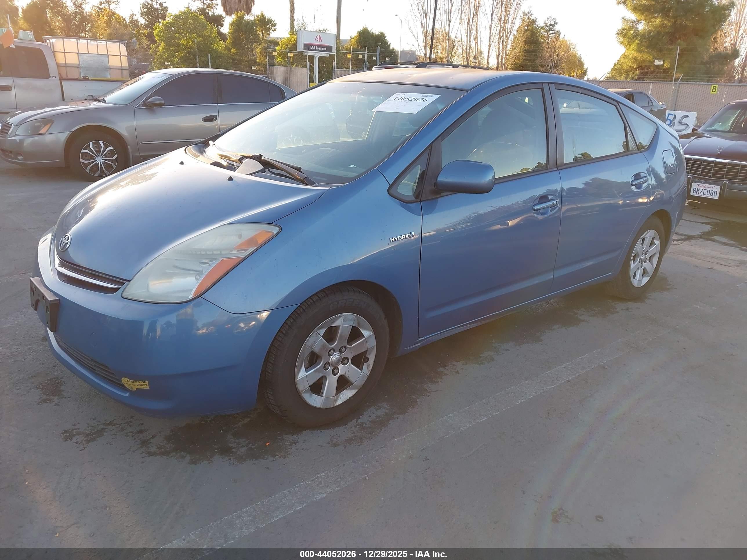 TOYOTA PRIUS image 2