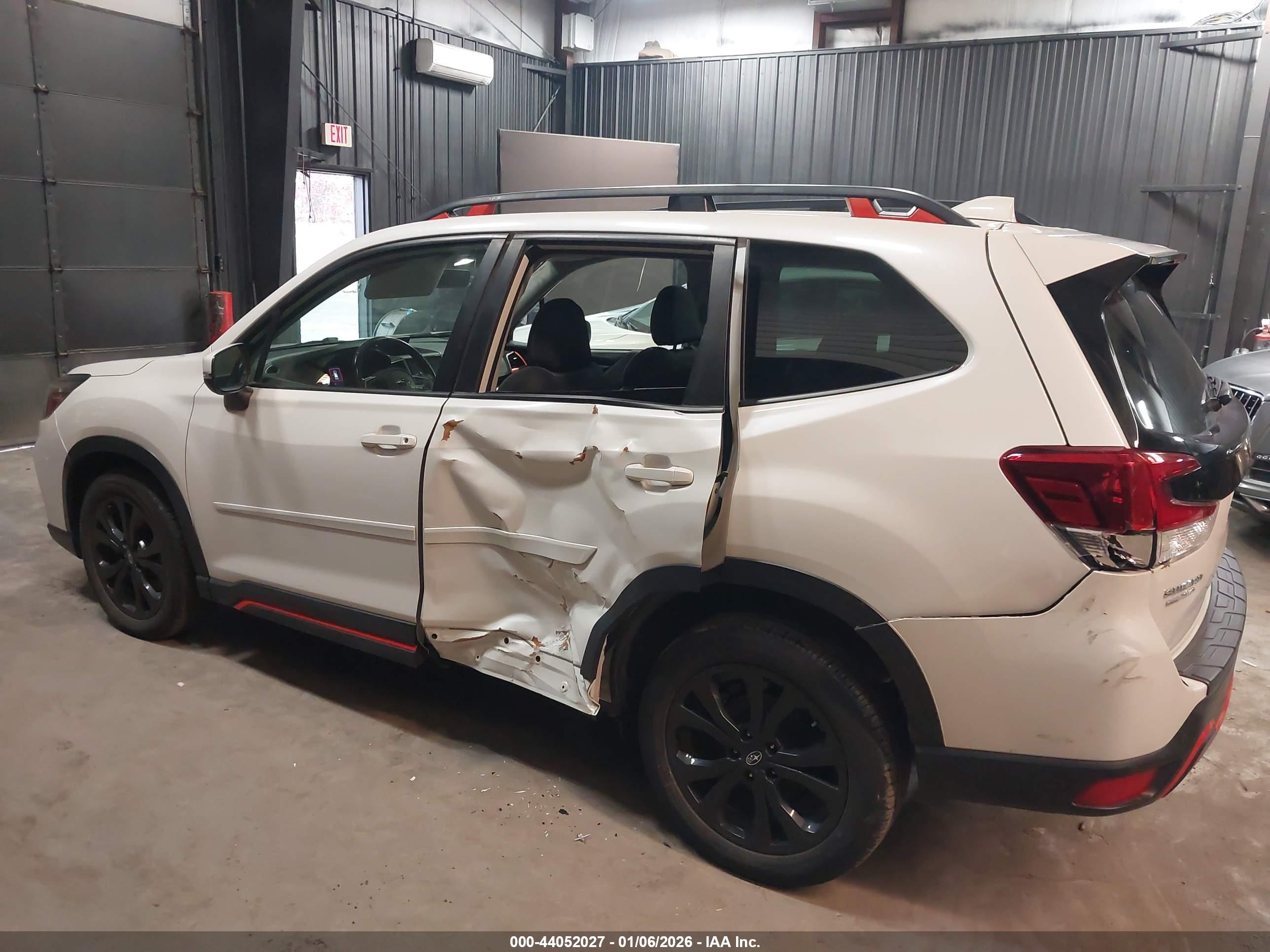 SUBARU FORESTER image 6