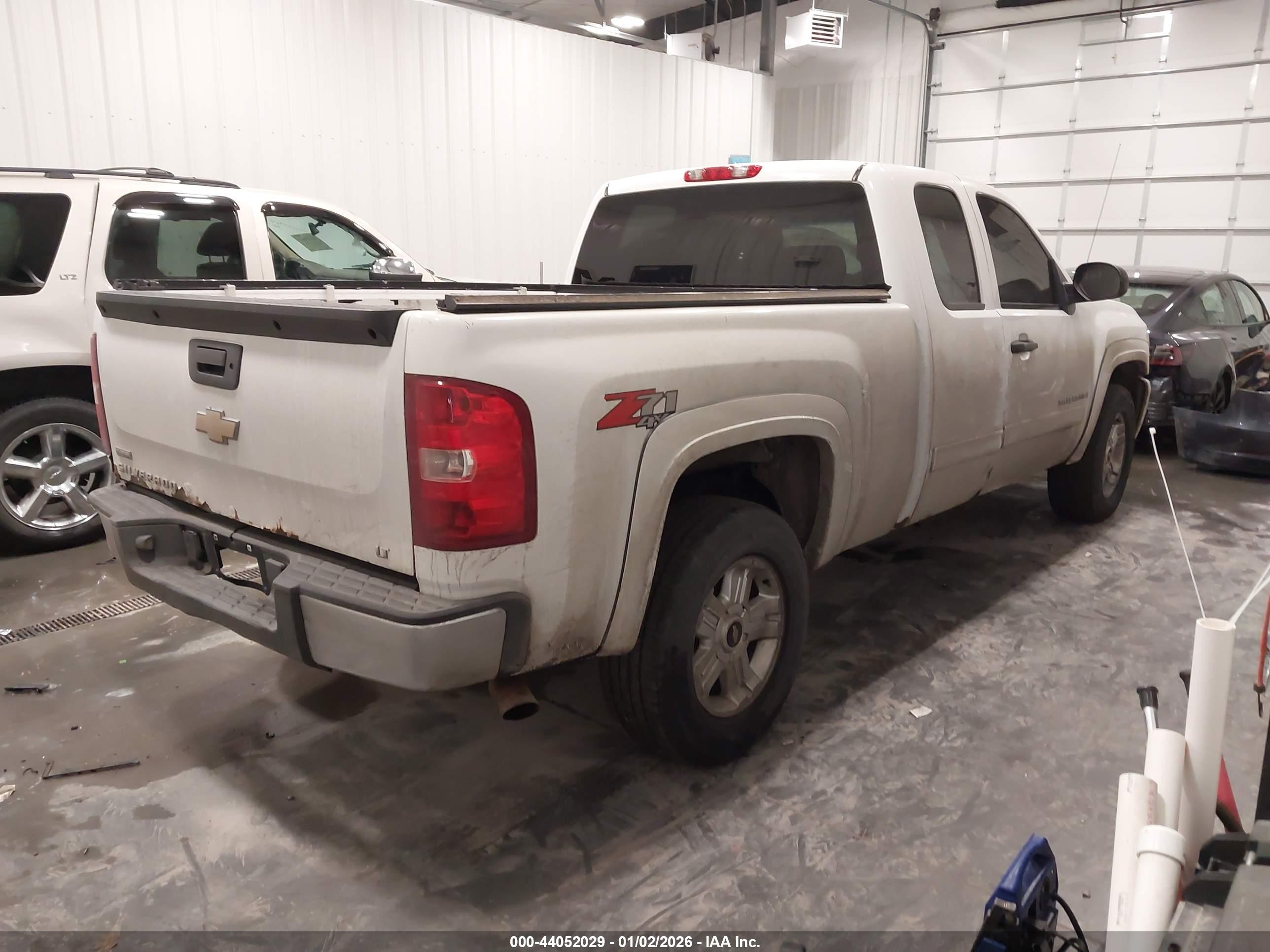 CHEVROLET SILVERADO image 4