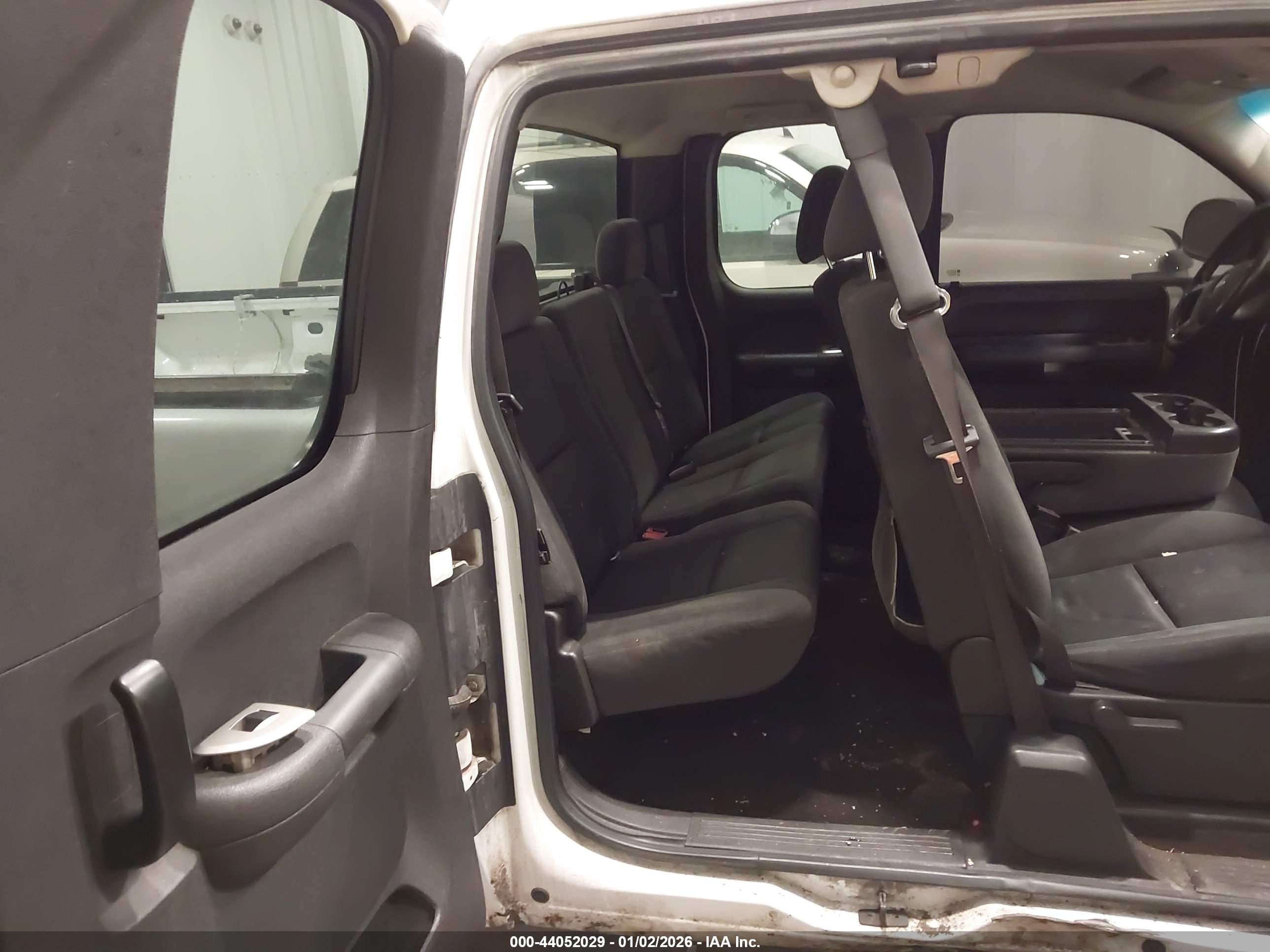 CHEVROLET SILVERADO image 8