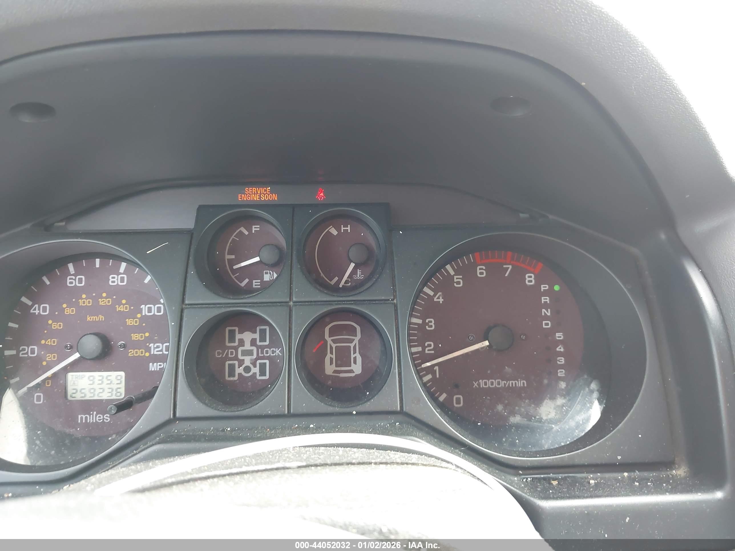 MITSUBISHI MONTERO image 7