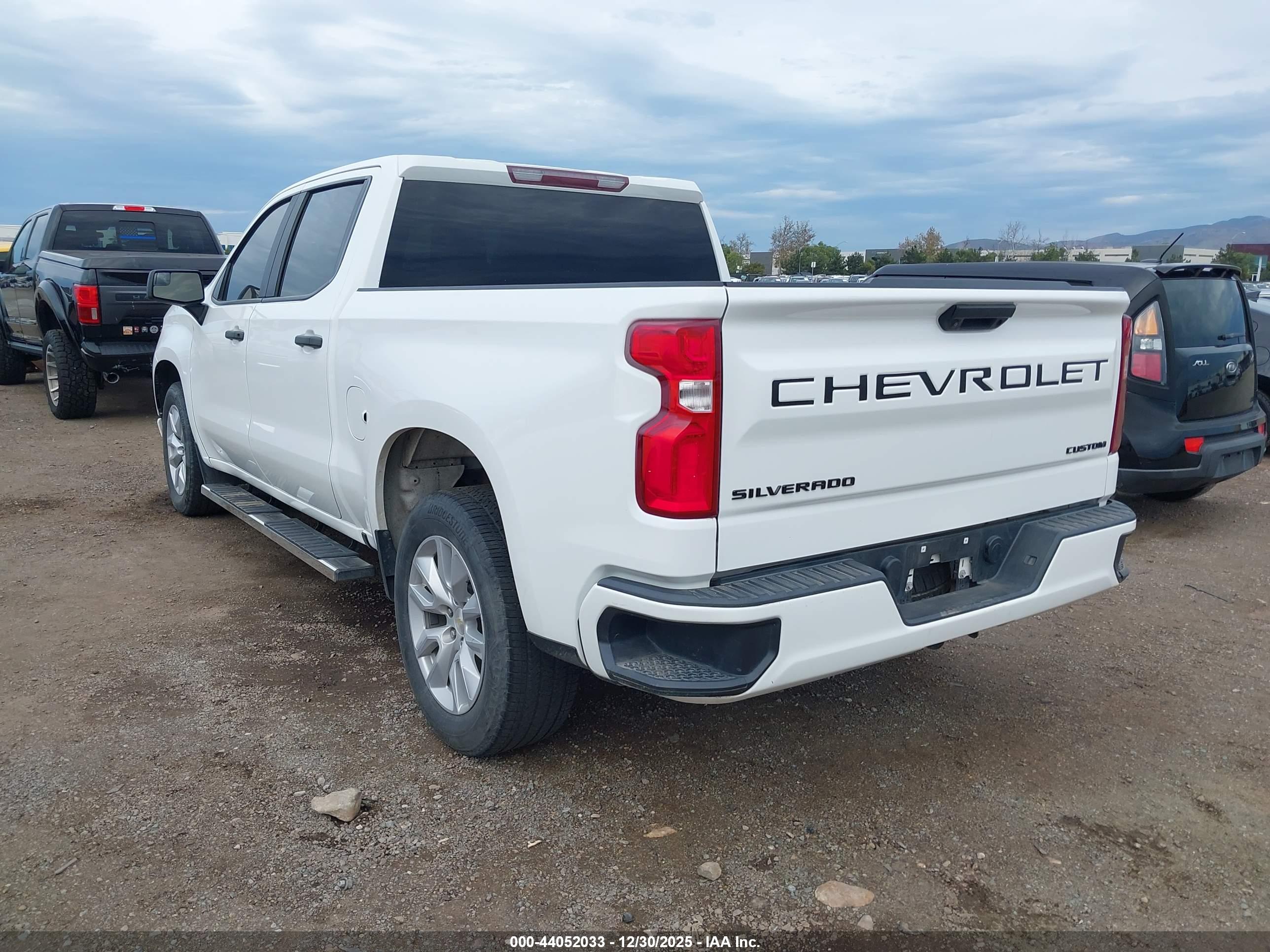 CHEVROLET SILVERADO image 3