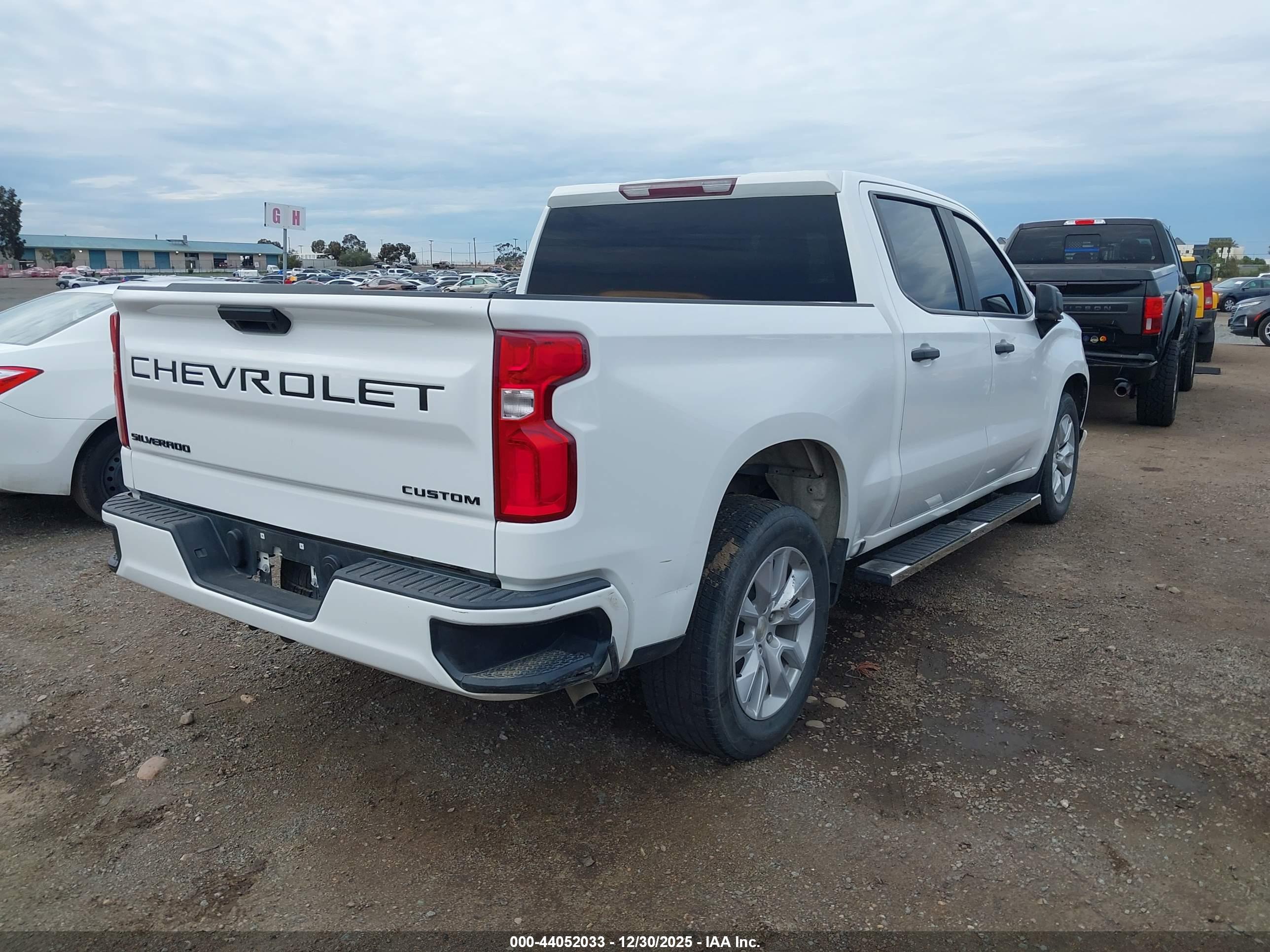 CHEVROLET SILVERADO image 4