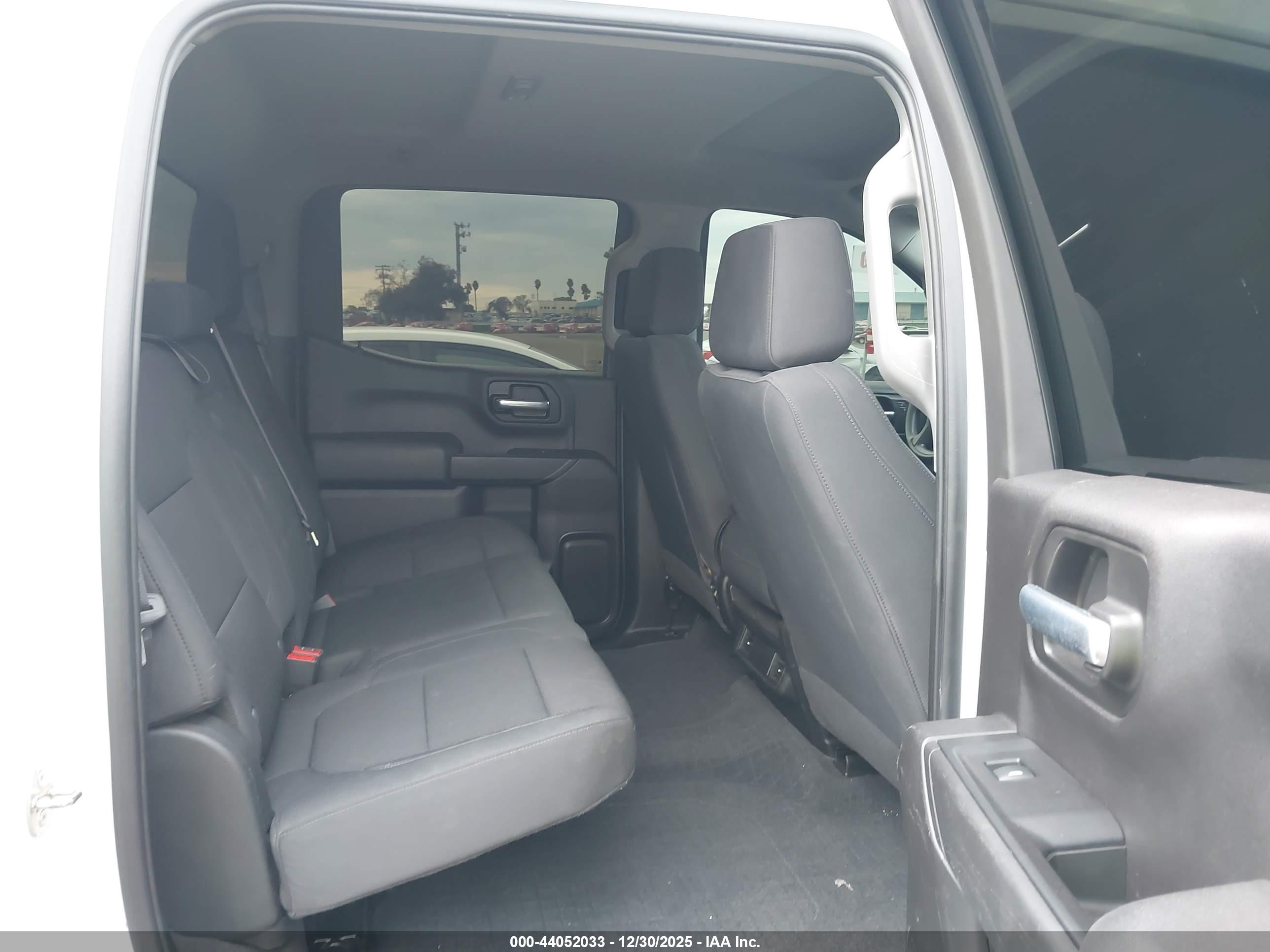 CHEVROLET SILVERADO image 8
