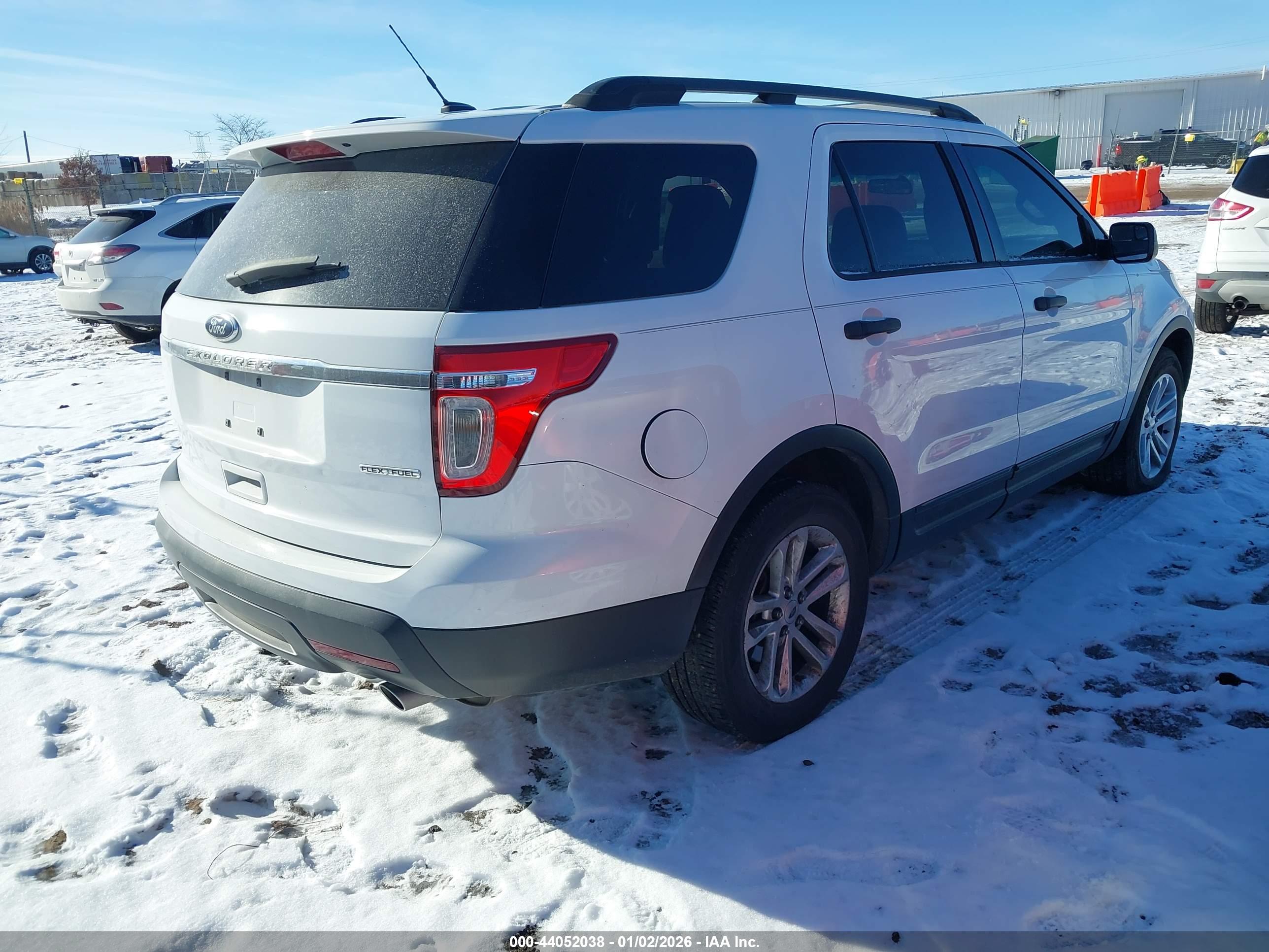 FORD EXPLORER image 4