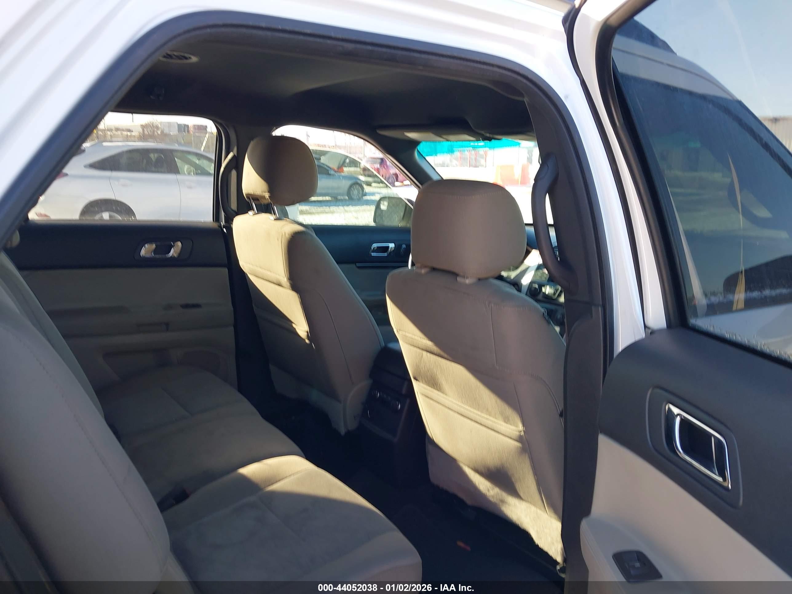 FORD EXPLORER image 8