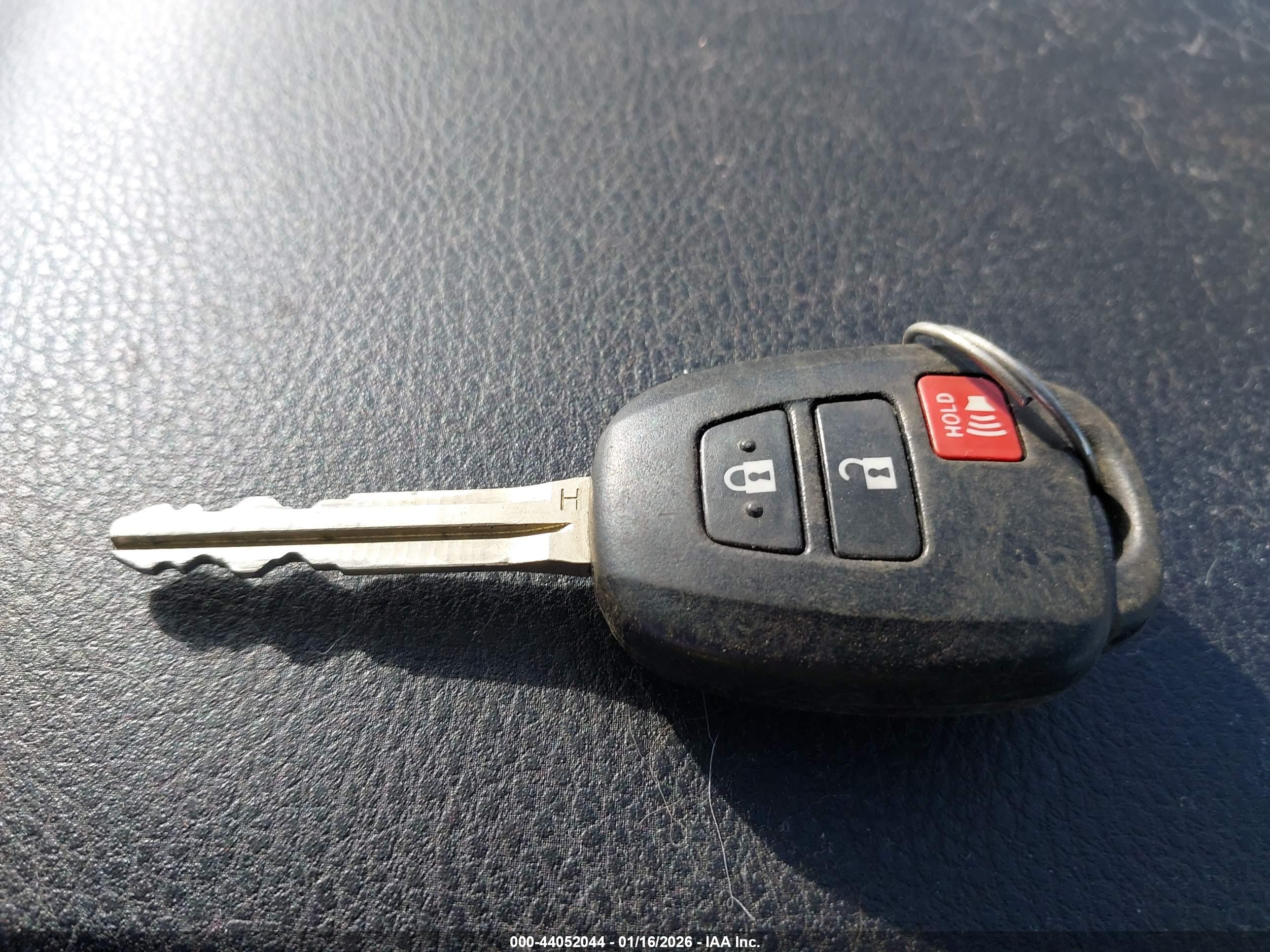 TOYOTA RAV4 image 11