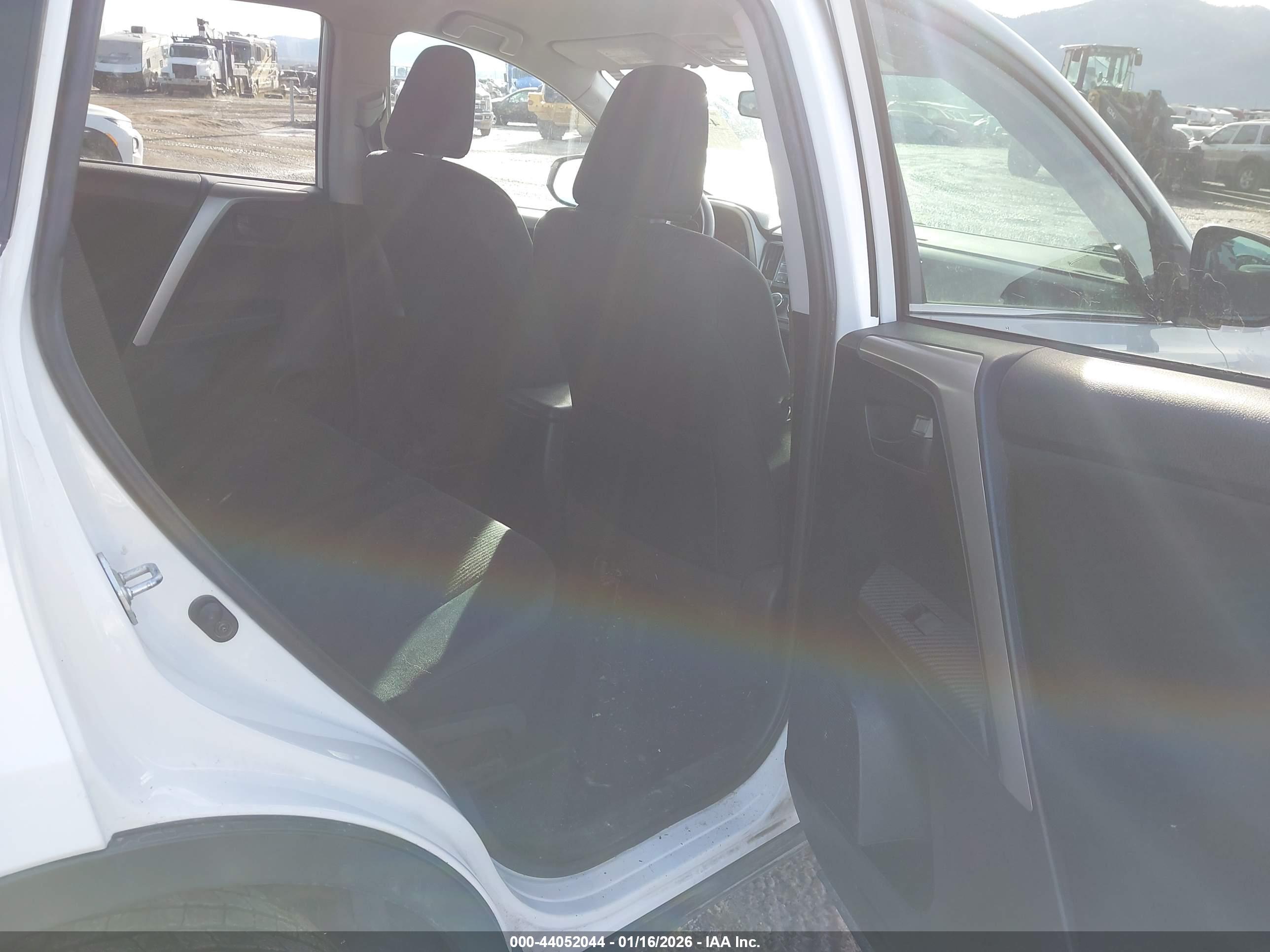 TOYOTA RAV4 image 8
