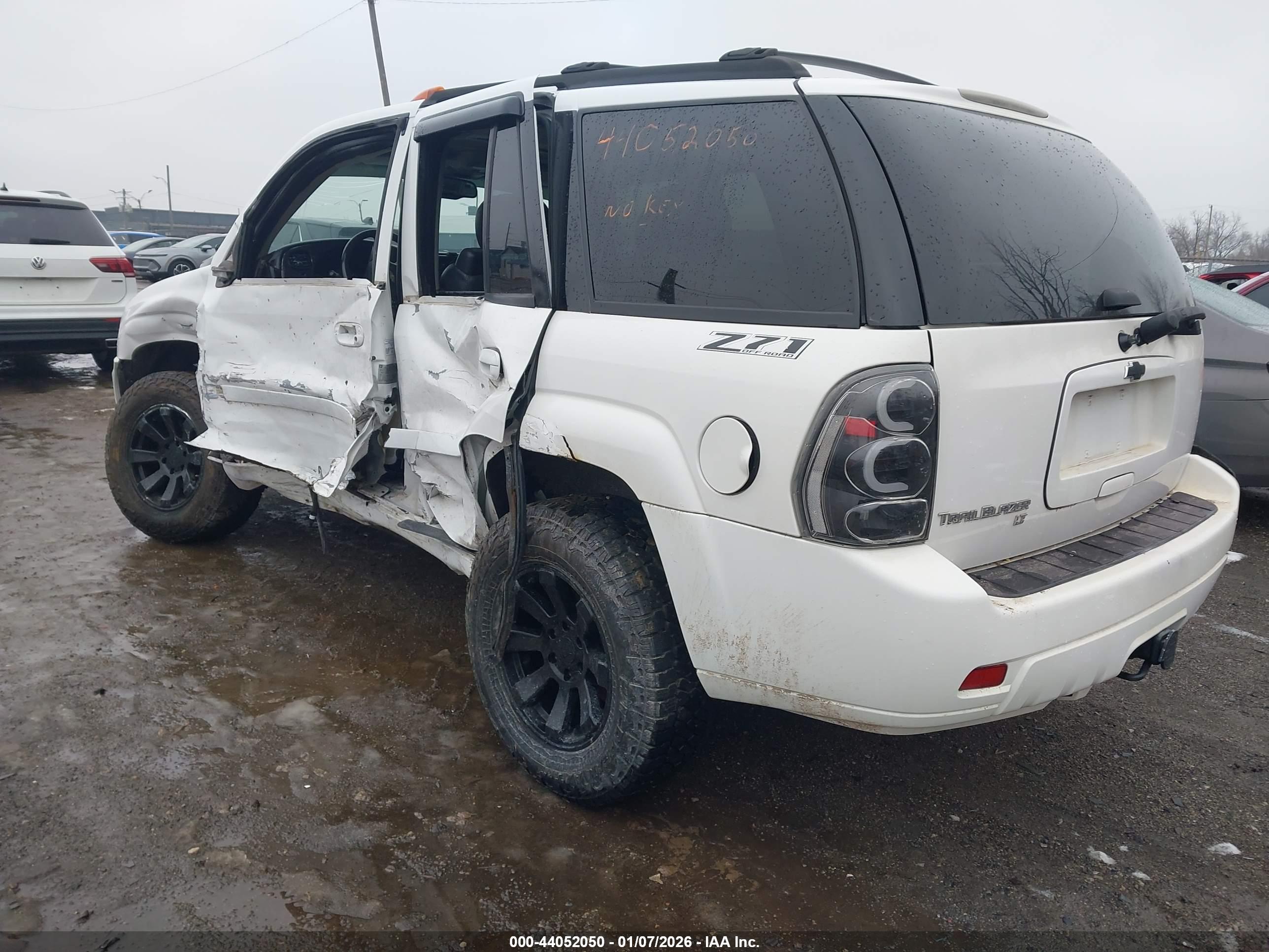 CHEVROLET TRAILBLAZER image 3