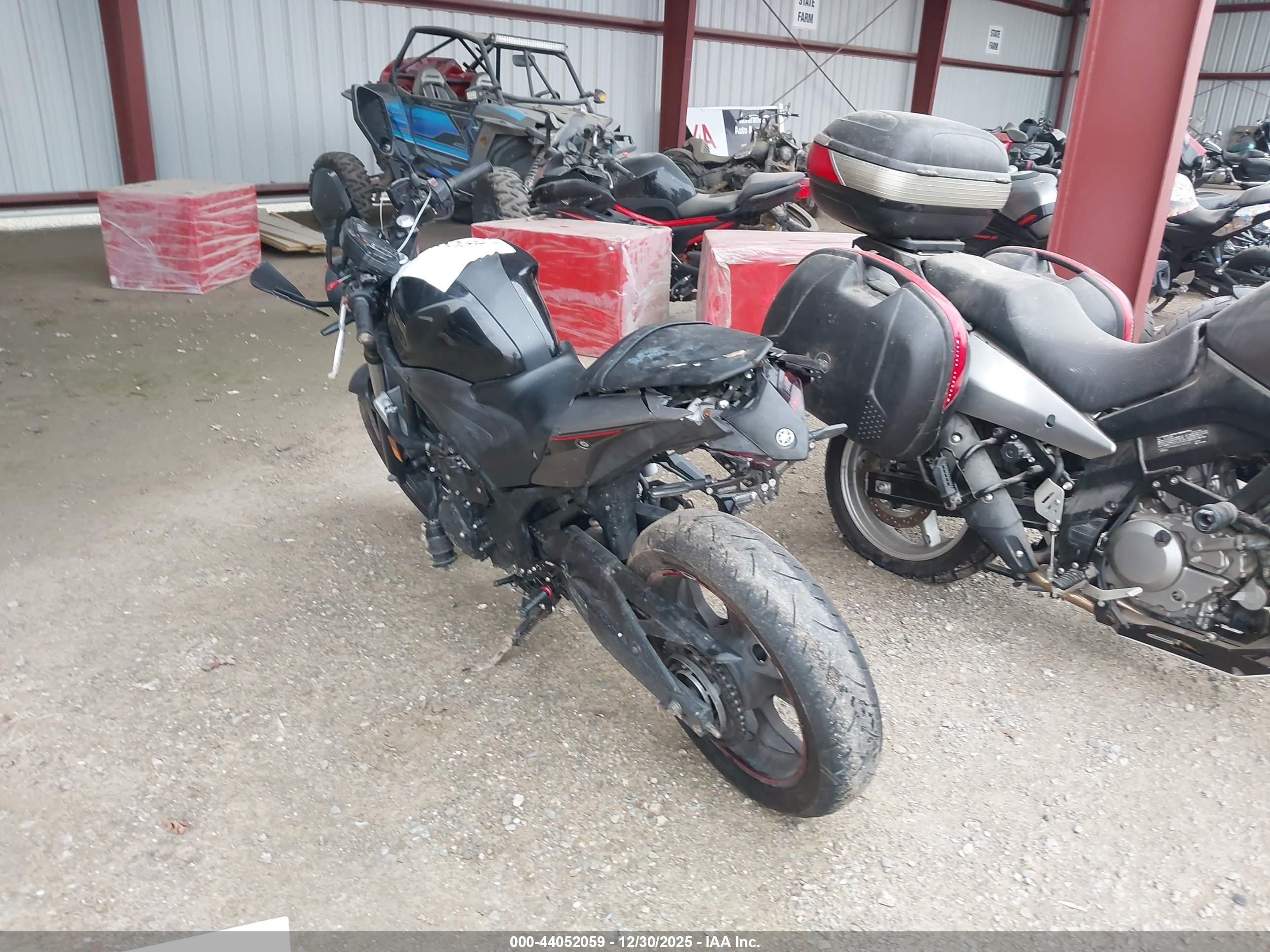 YAMAHA YZFR3 image 3