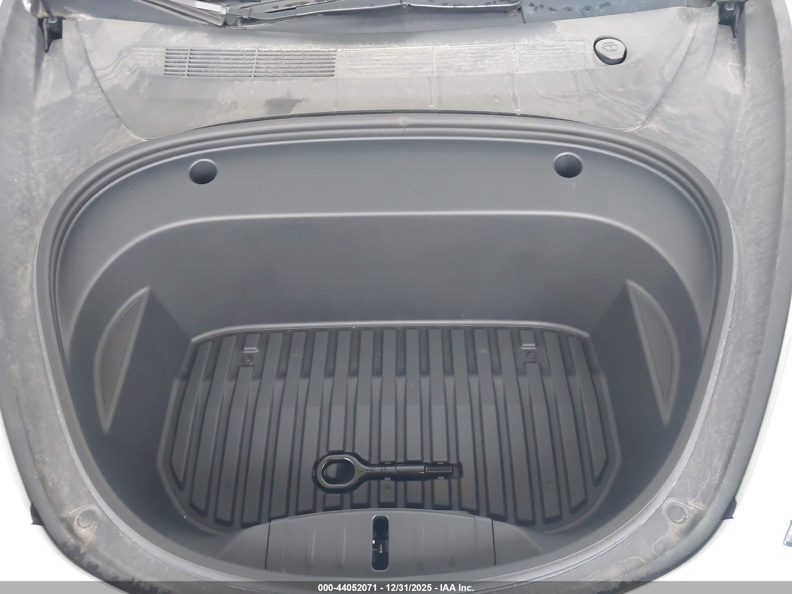 TESLA MODEL image 10