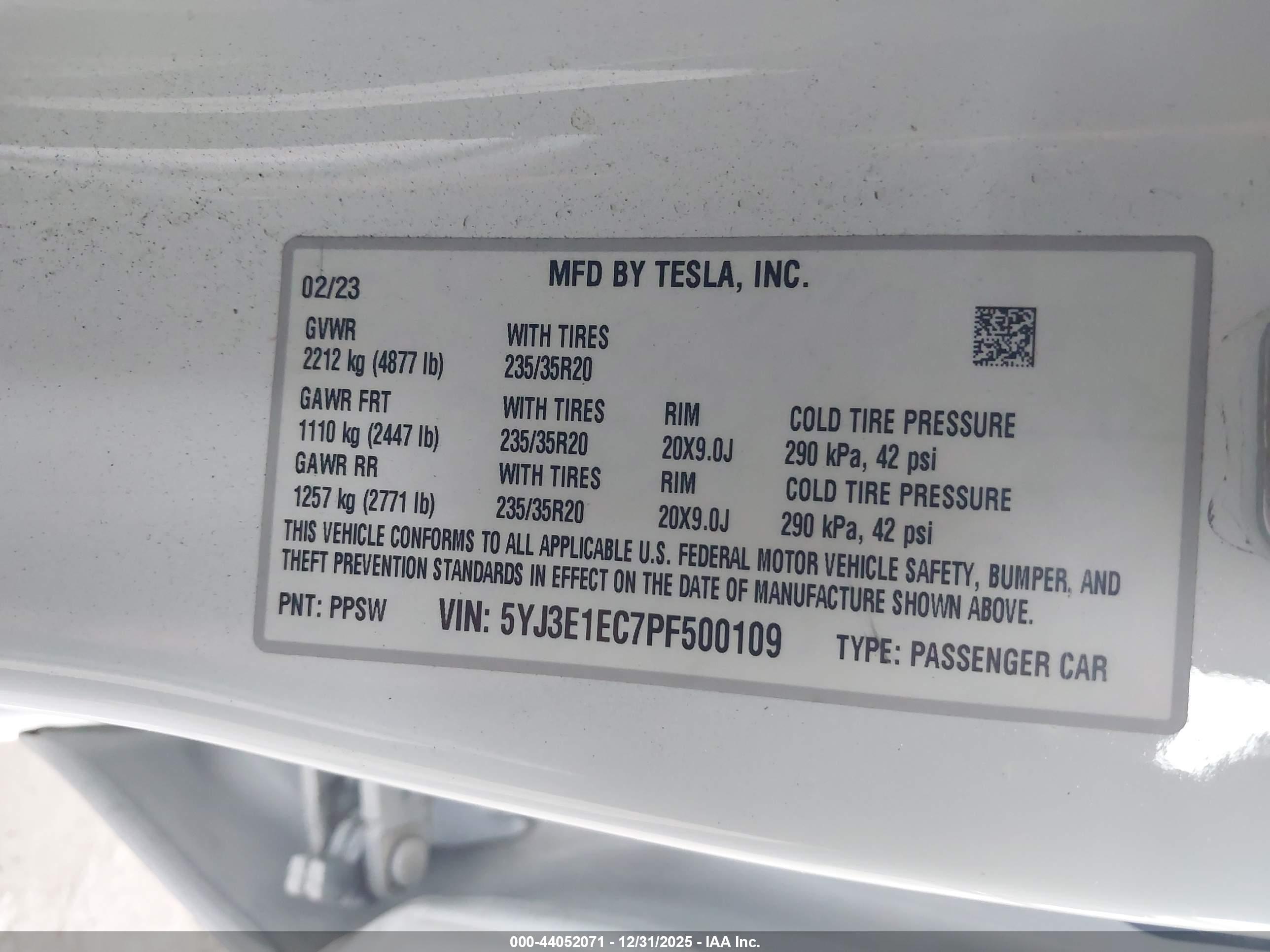 TESLA MODEL image 9