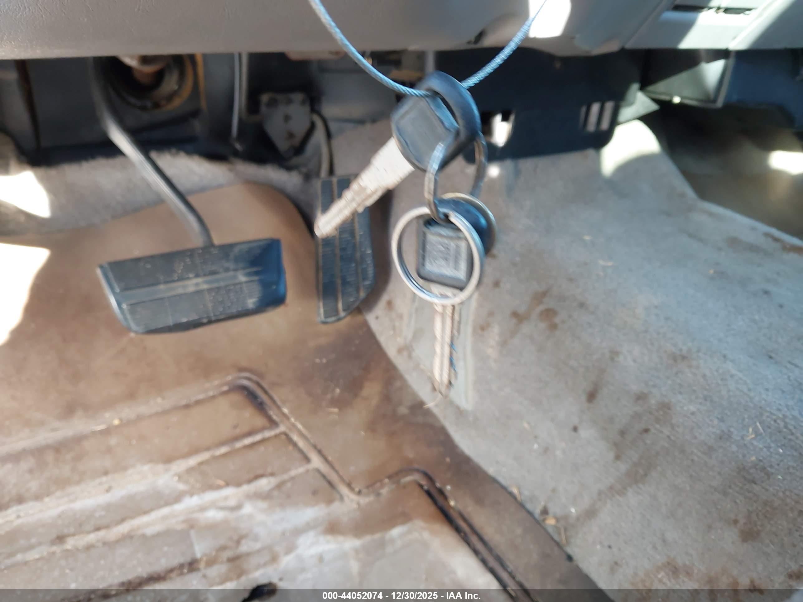 CHEVROLET C1500 image 11