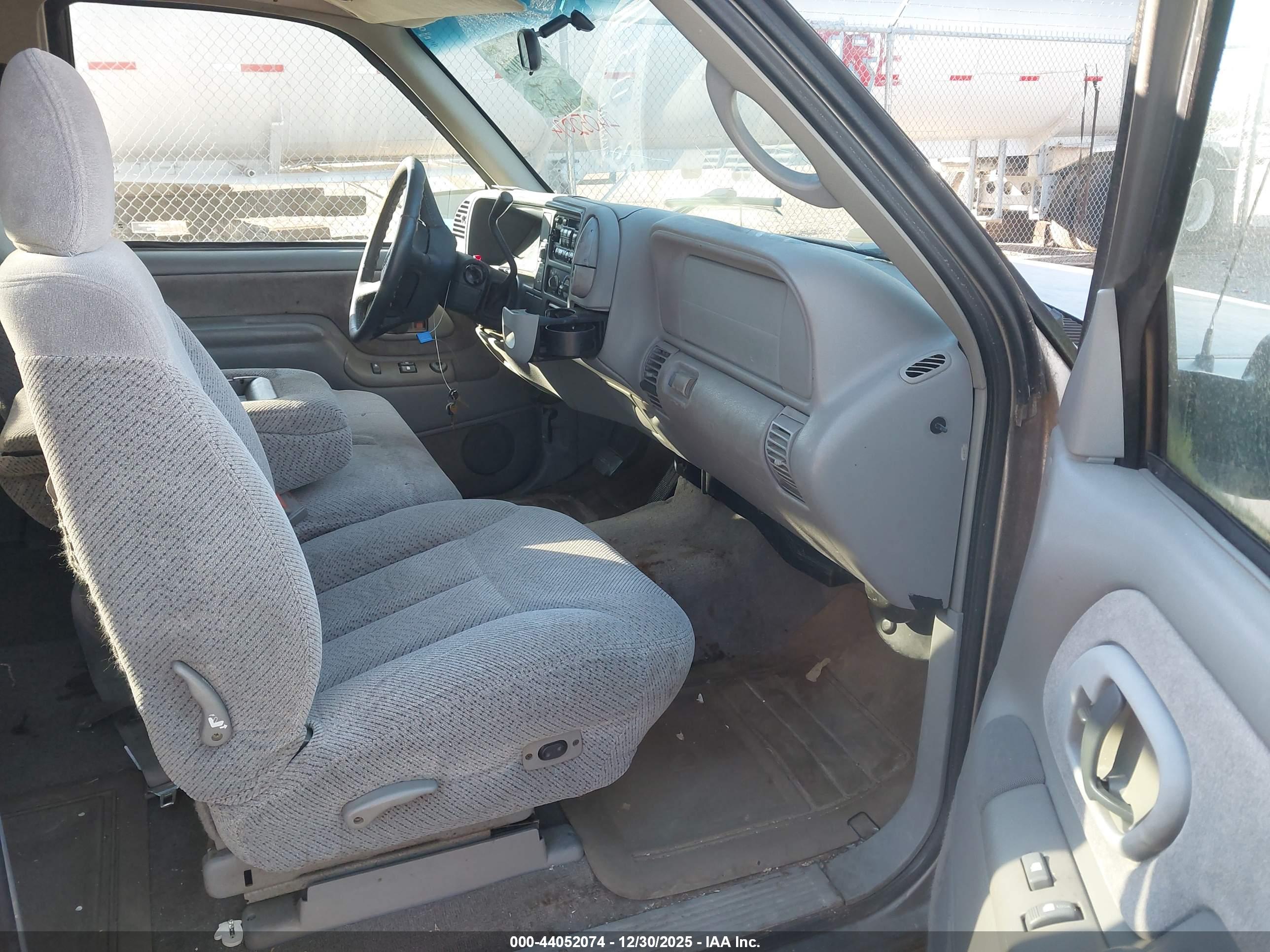 CHEVROLET C1500 image 5