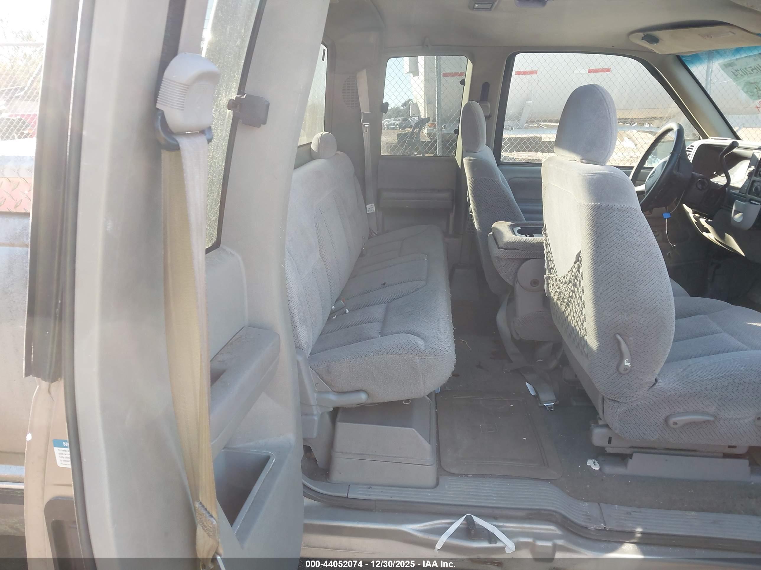 CHEVROLET C1500 image 8