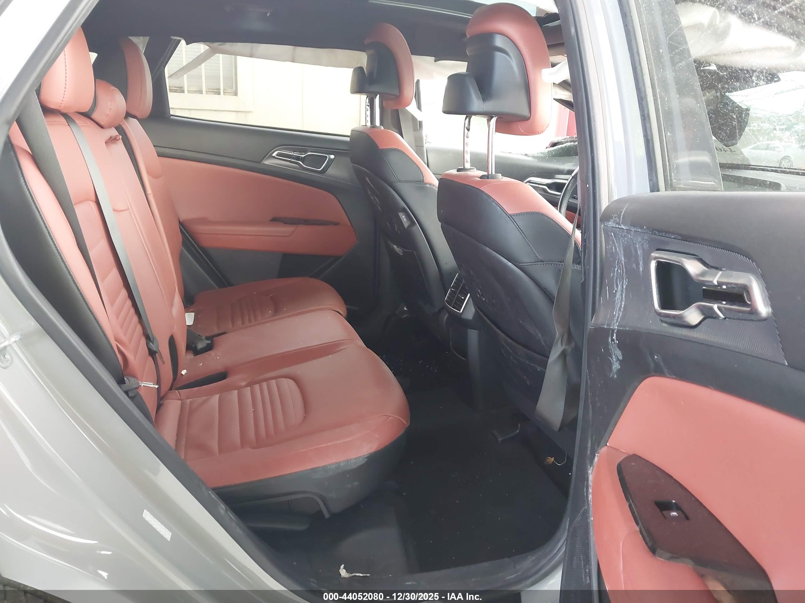 KIA SPORTAGE image 8