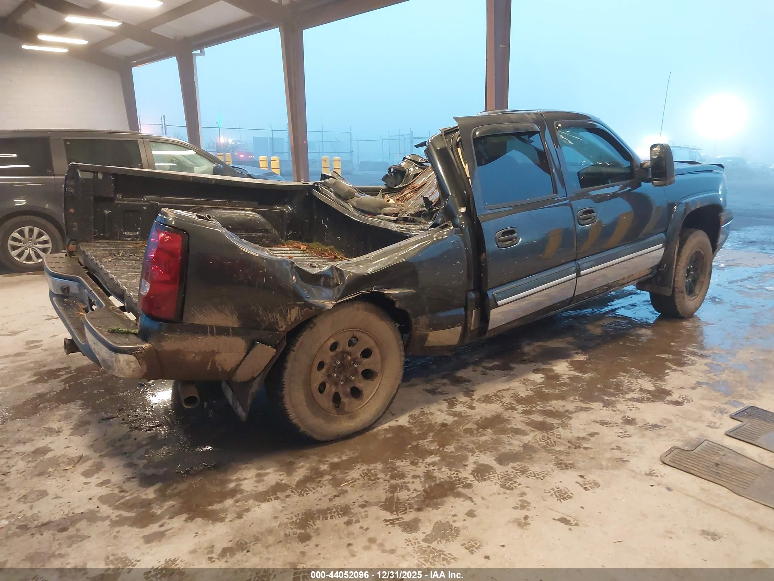 CHEVROLET SILVERADO image 4