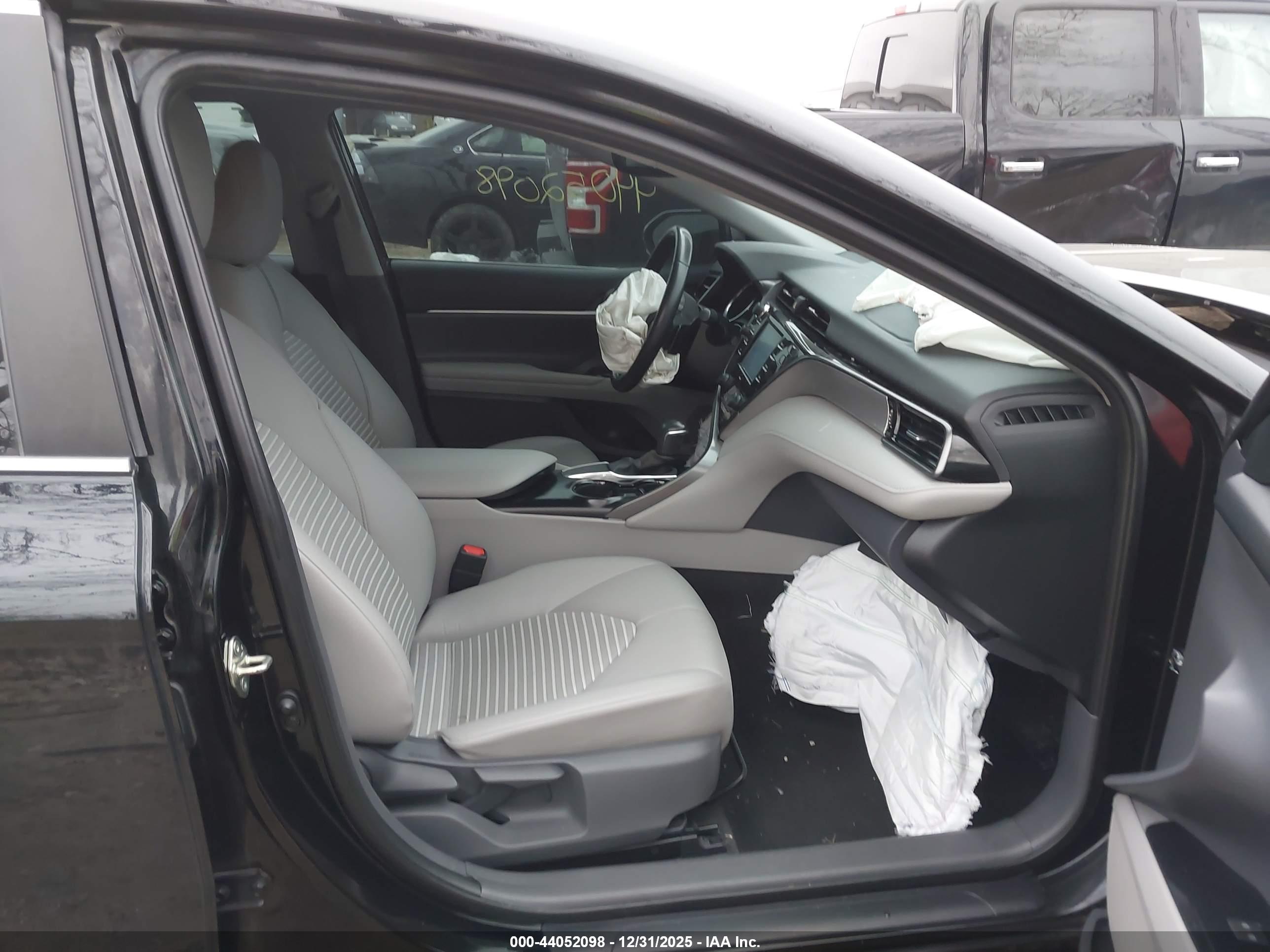 TOYOTA CAMRY image 5