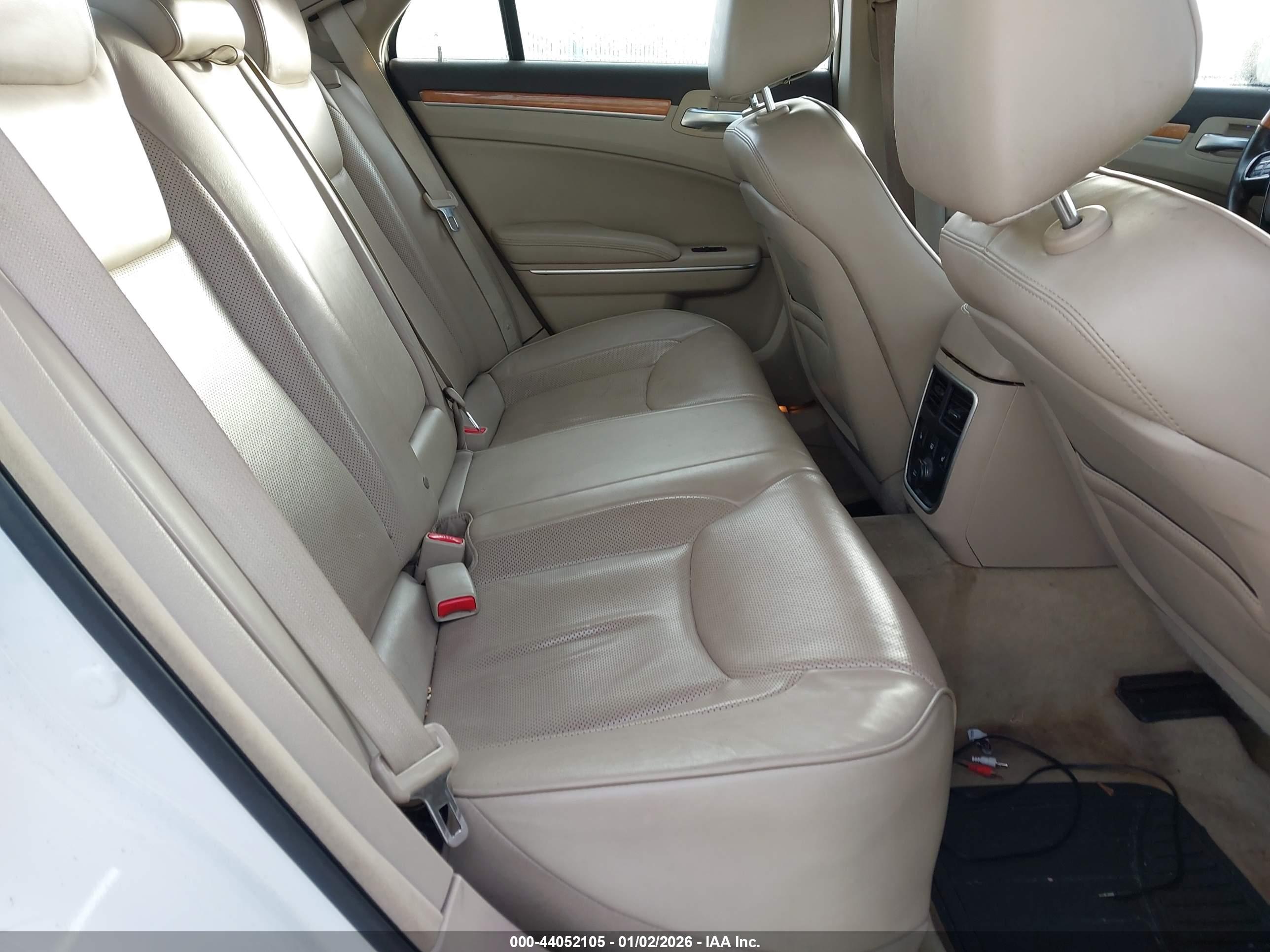 CHRYSLER 300C image 8