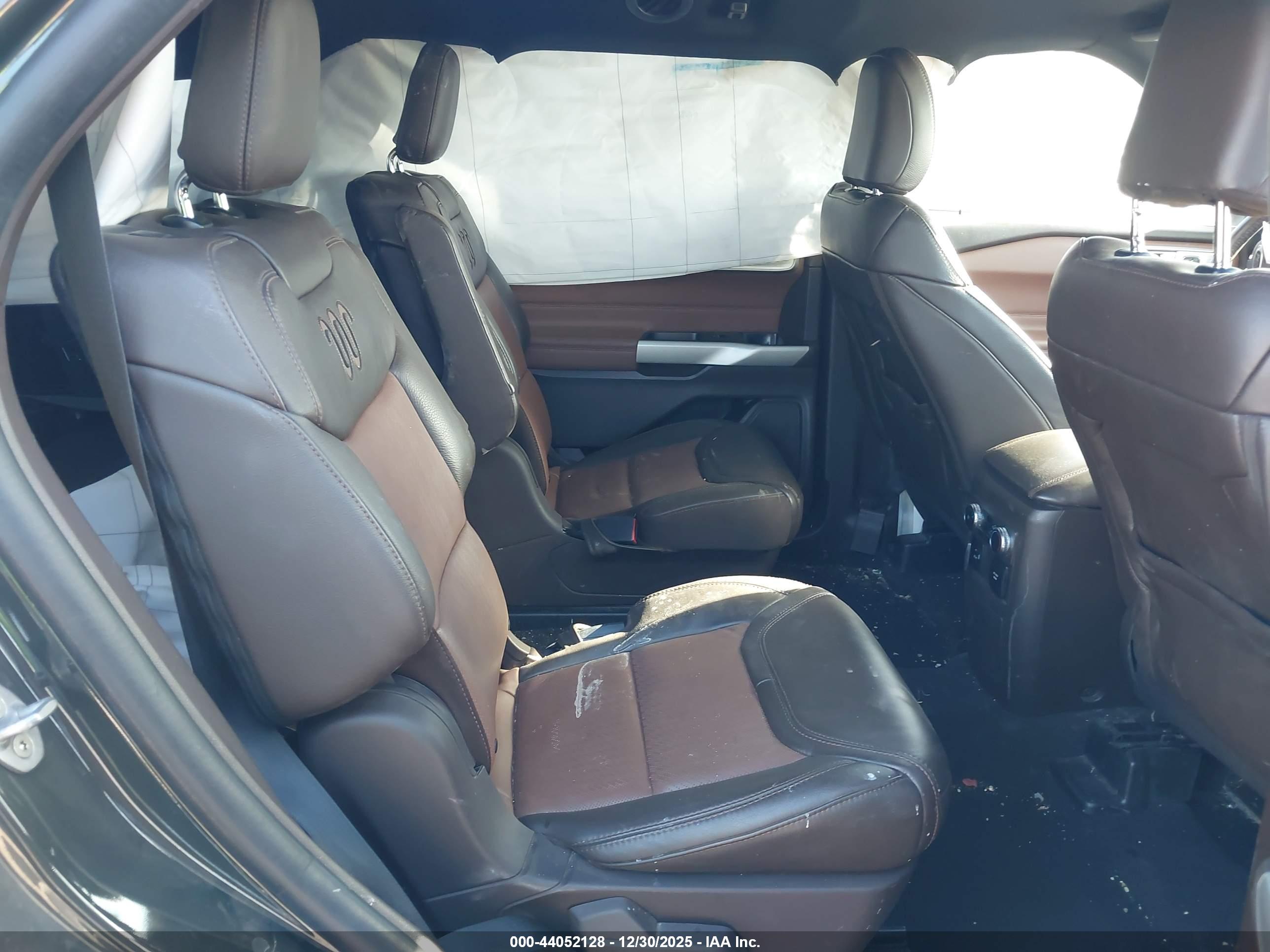 FORD EXPLORER image 8