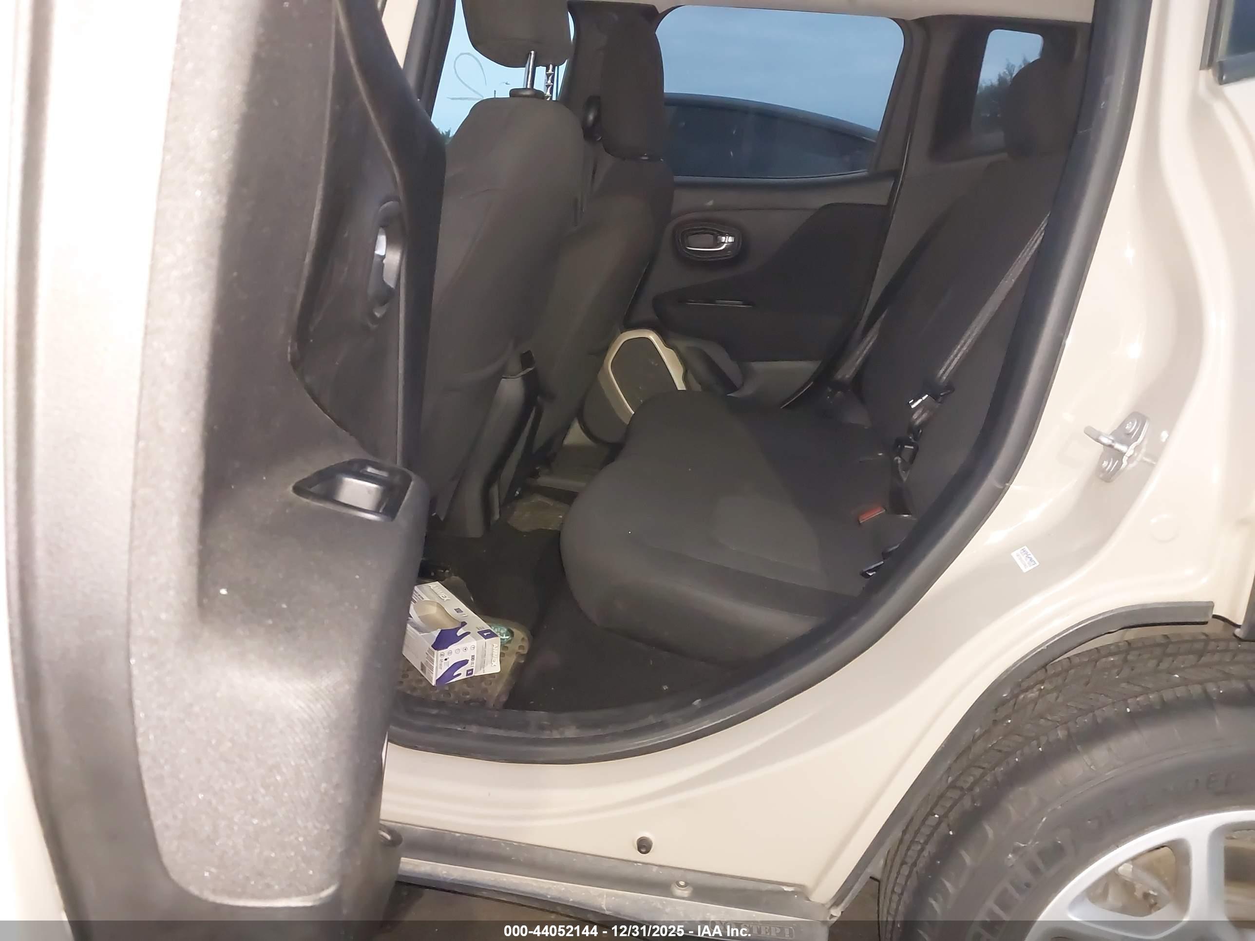 JEEP RENEGADE image 8
